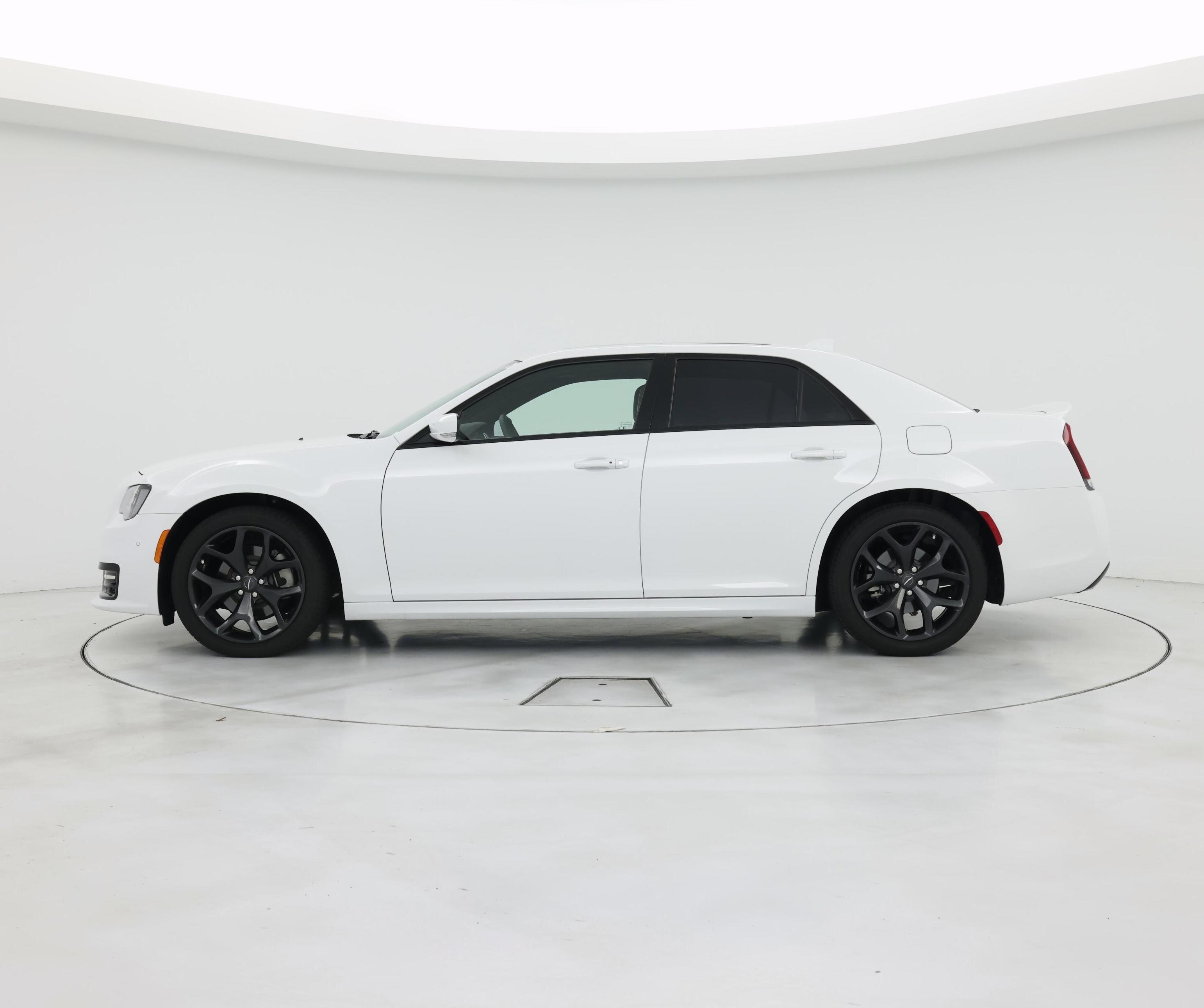 Thumbnail: 2022 Chrysler 300 - 3