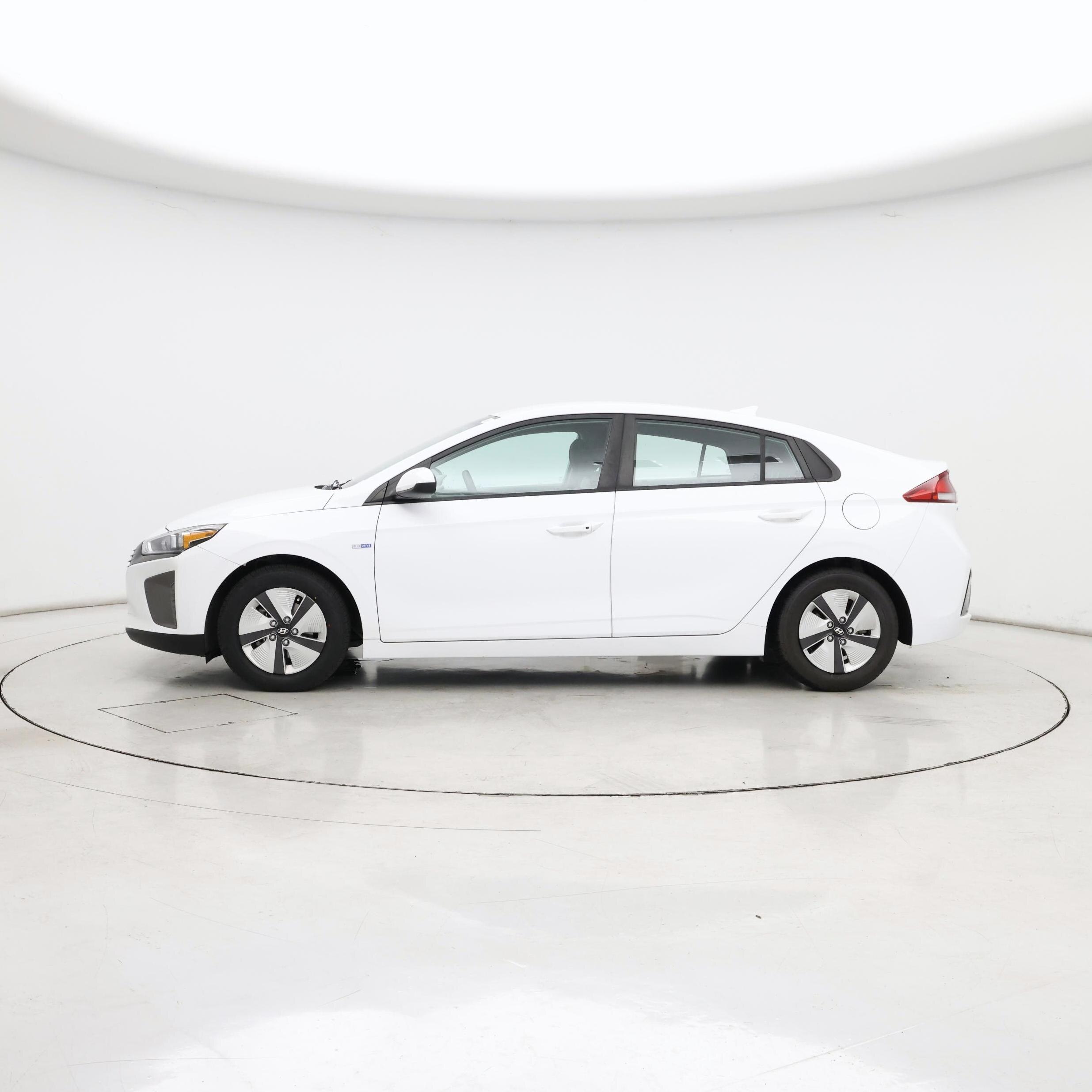 Thumbnail: 2019 Hyundai Ioniq - 3