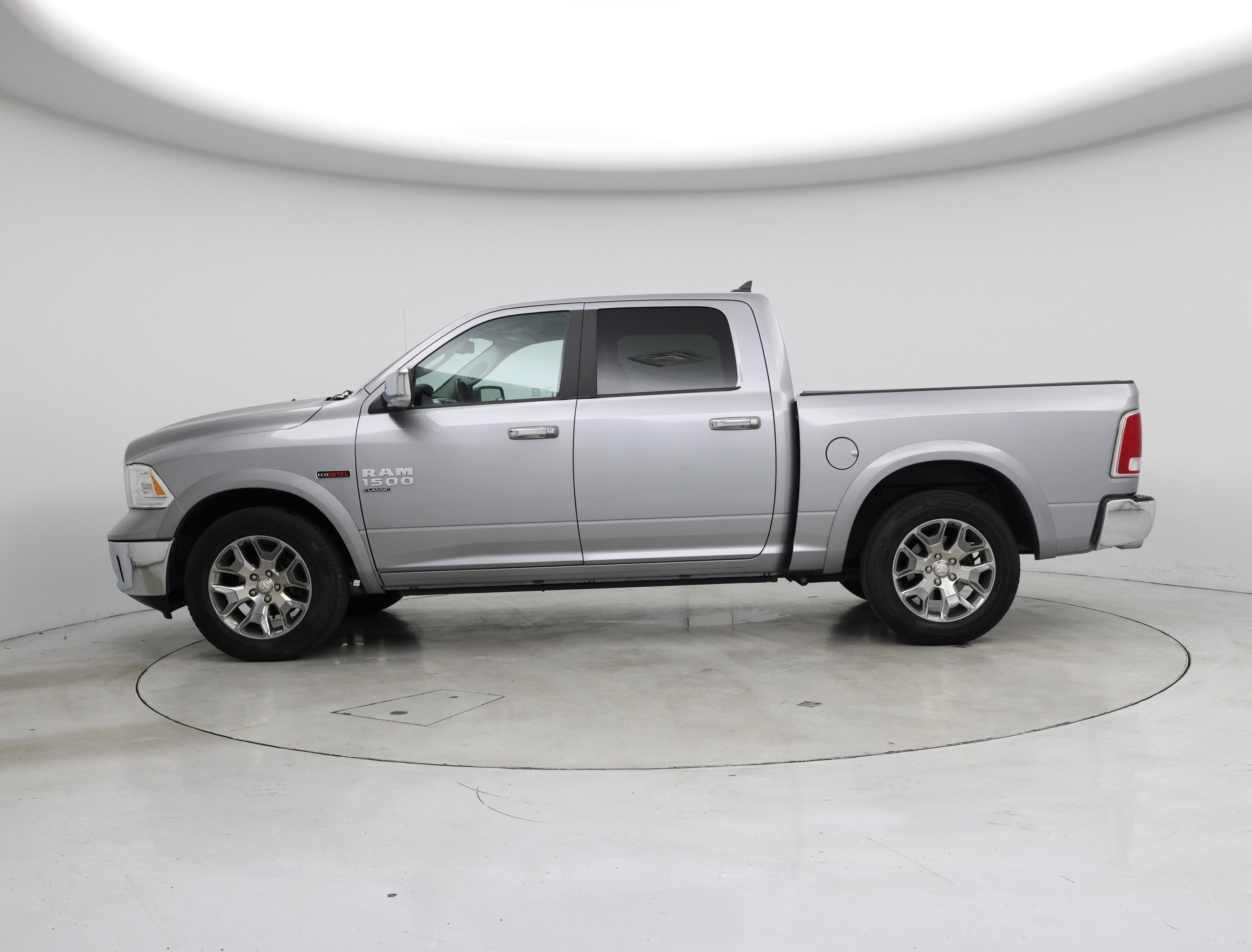 Thumbnail: 2019 RAM 1500 Classic - 3