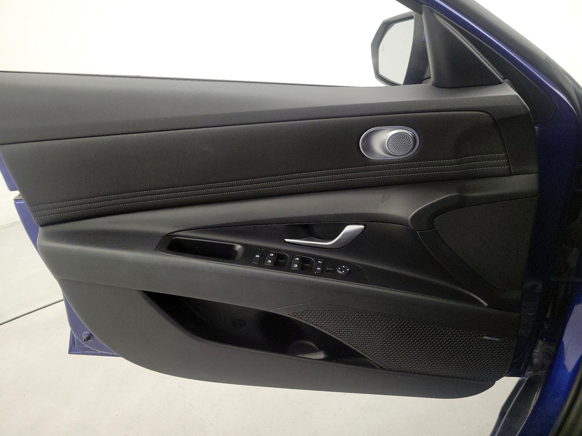 Thumbnail: 2022 Hyundai Elantra - 12