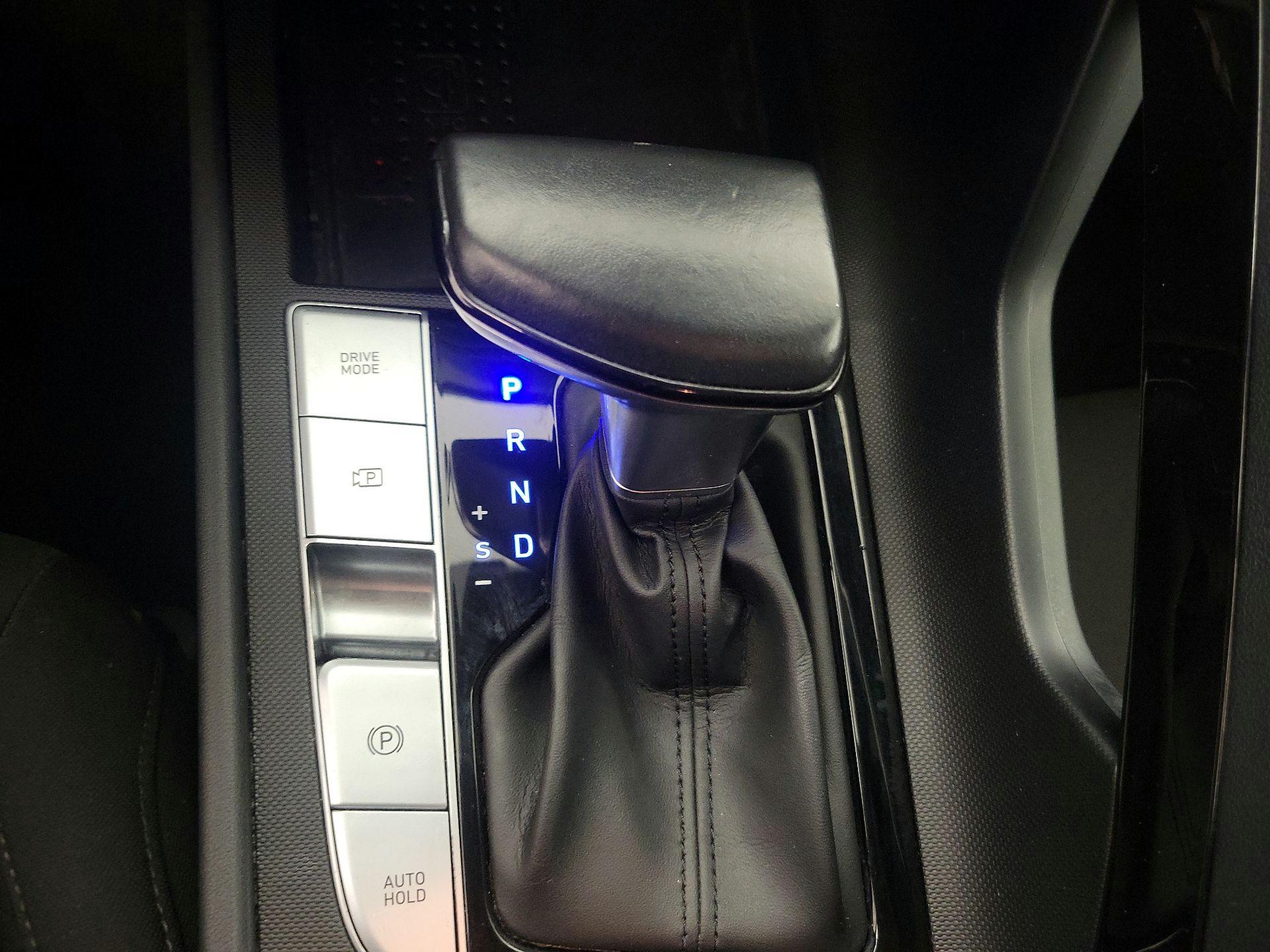 Thumbnail: 2022 Hyundai Elantra - 17