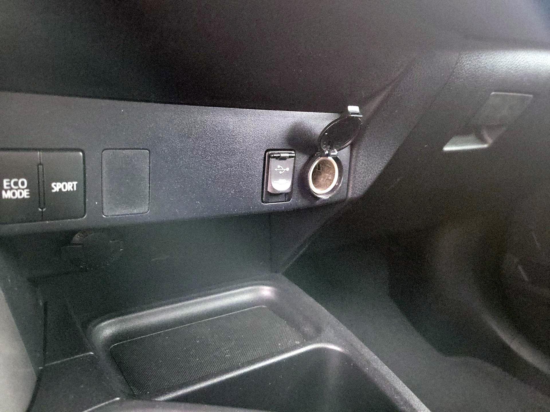 Thumbnail: 2016 Toyota RAV4 - 17