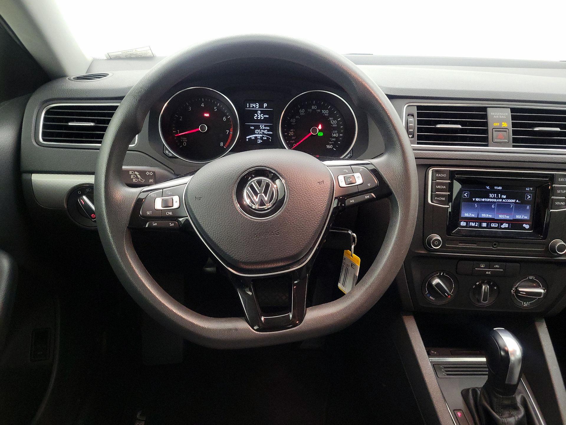 Thumbnail: 2017 Volkswagen Jetta - 10