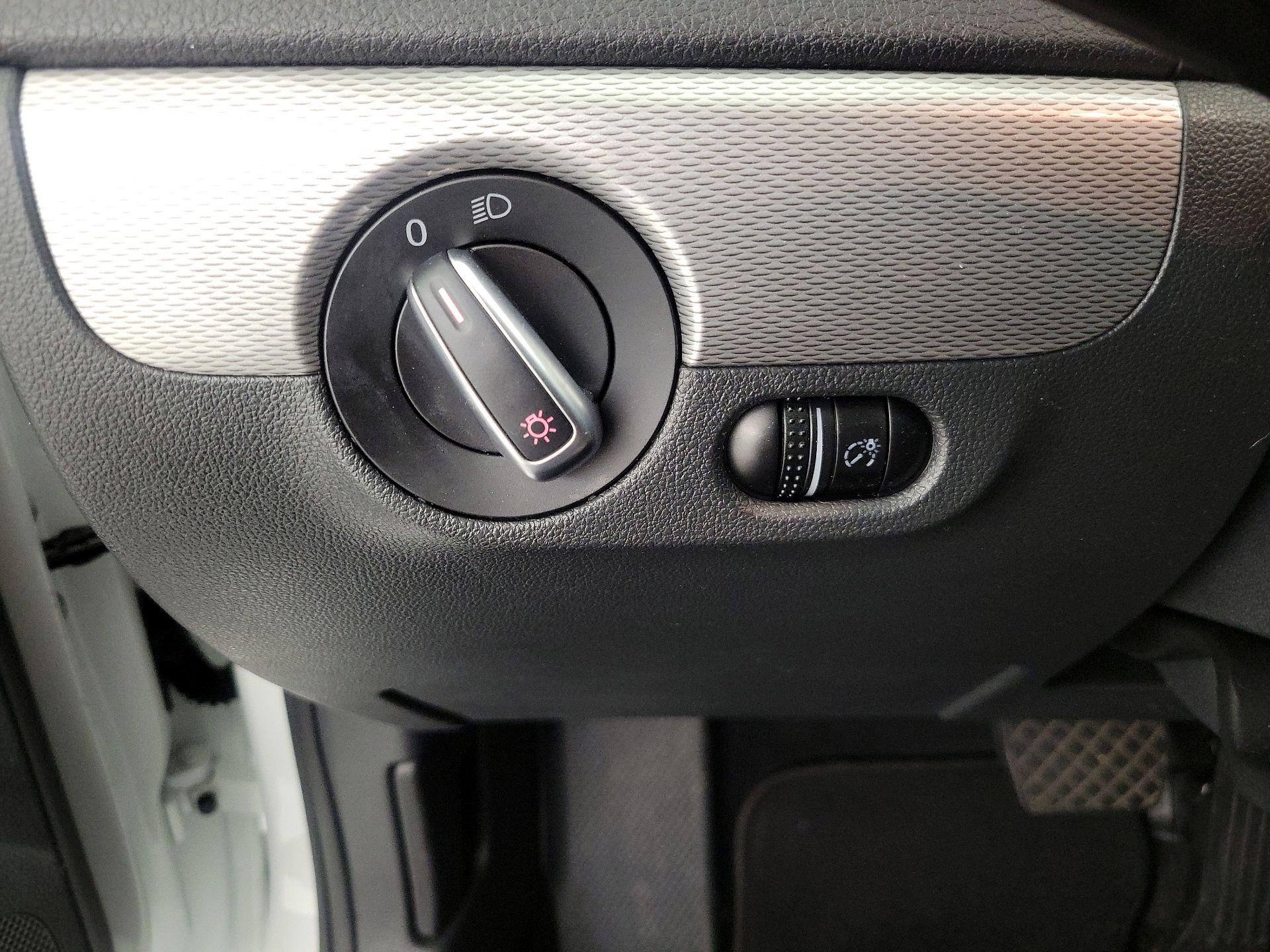 Thumbnail: 2017 Volkswagen Jetta - 13