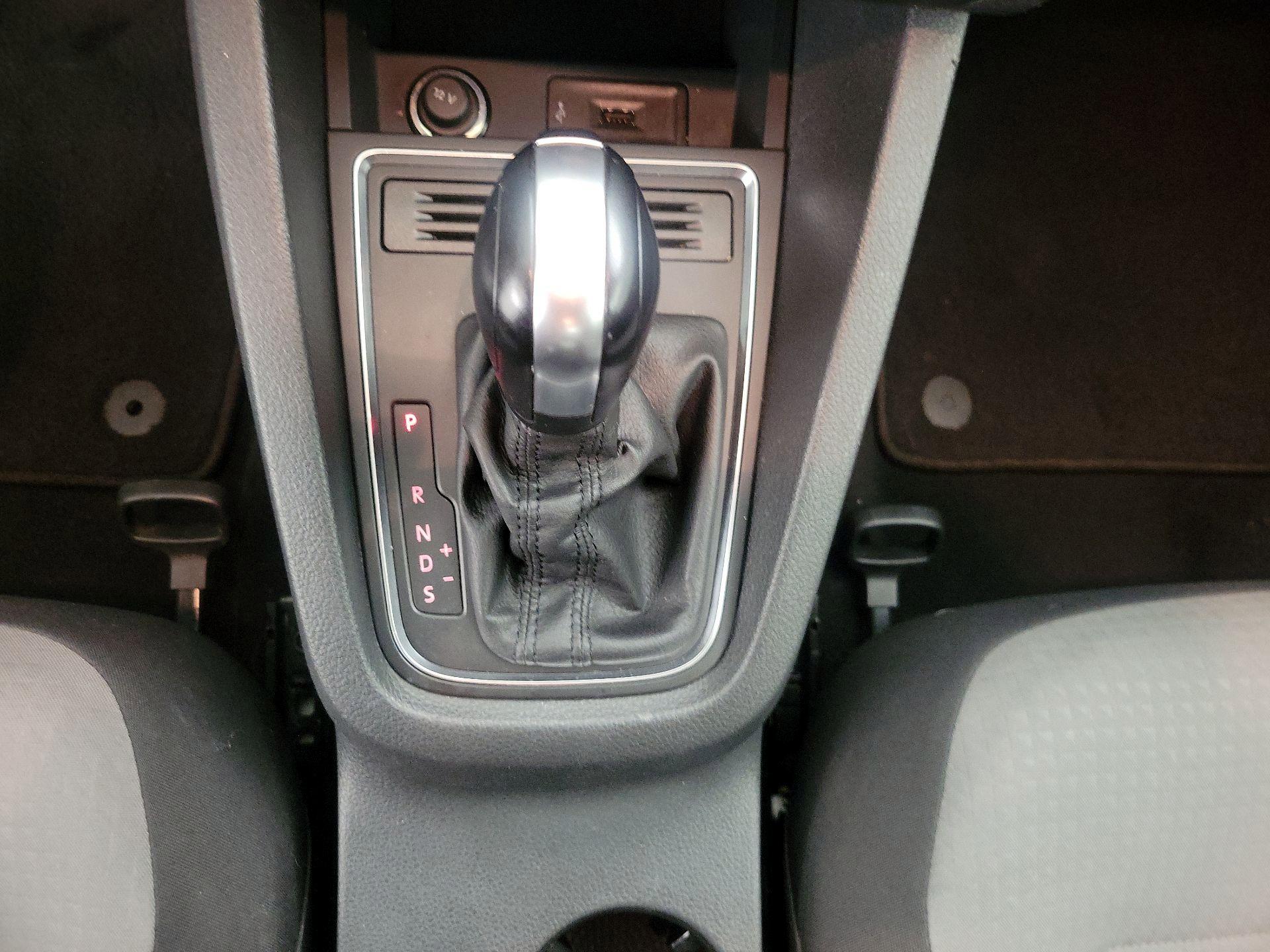 Thumbnail: 2017 Volkswagen Jetta - 17