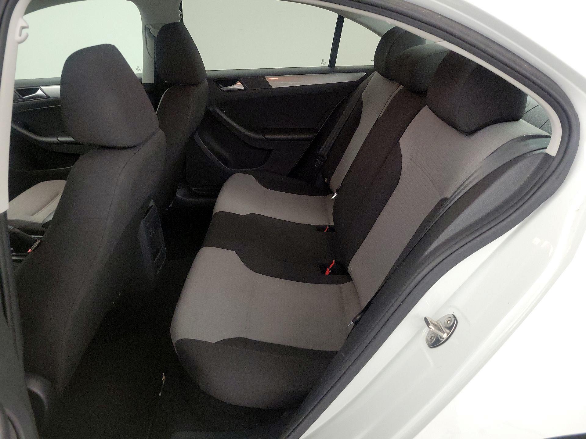 Thumbnail: 2017 Volkswagen Jetta - 19