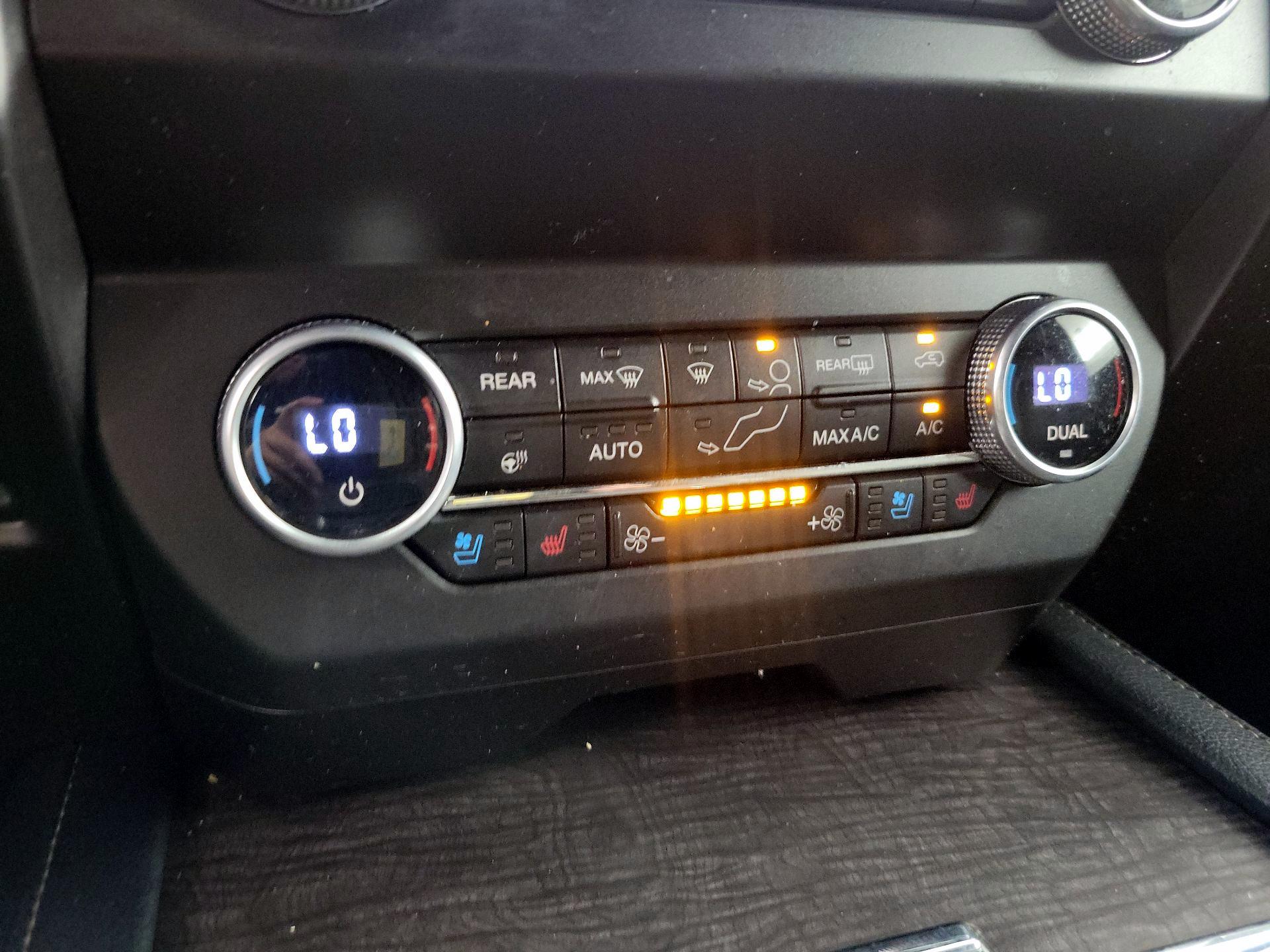 Thumbnail: 2021 Ford Expedition - 17