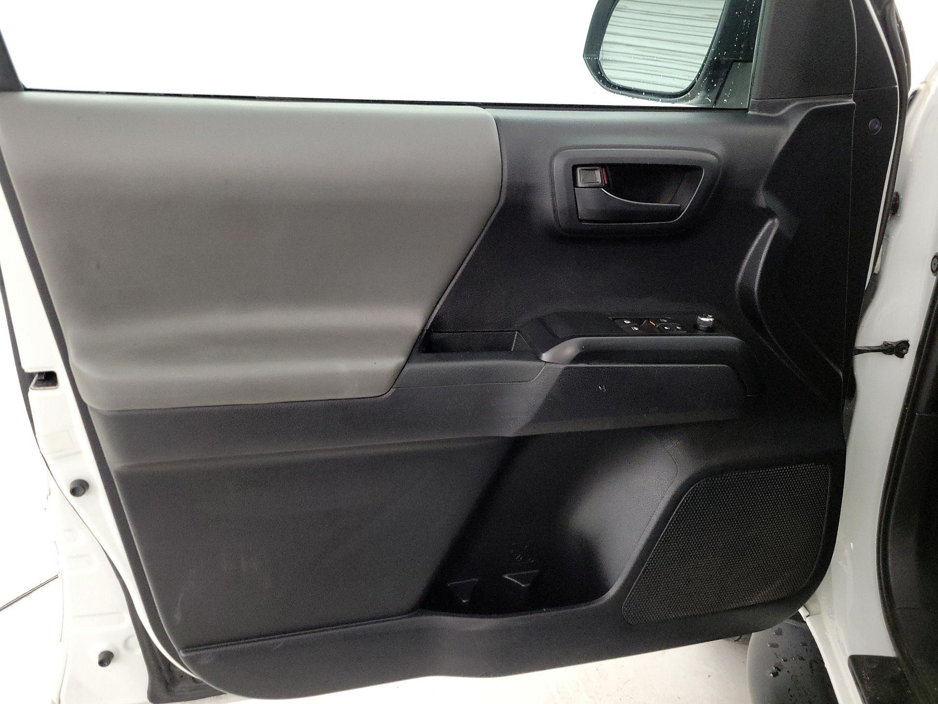 Thumbnail: 2018 Toyota Tacoma - 12