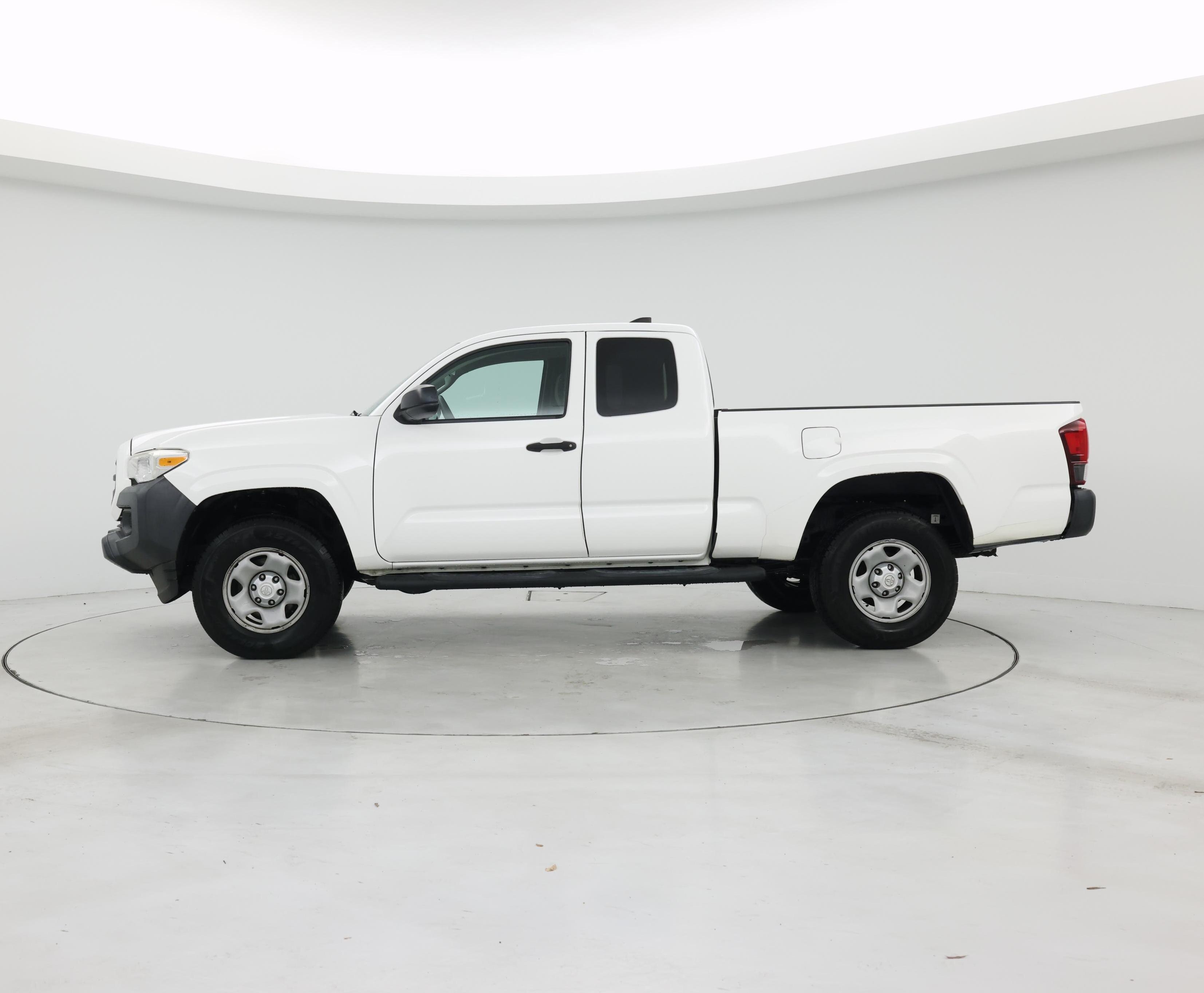 Thumbnail: 2018 Toyota Tacoma - 3