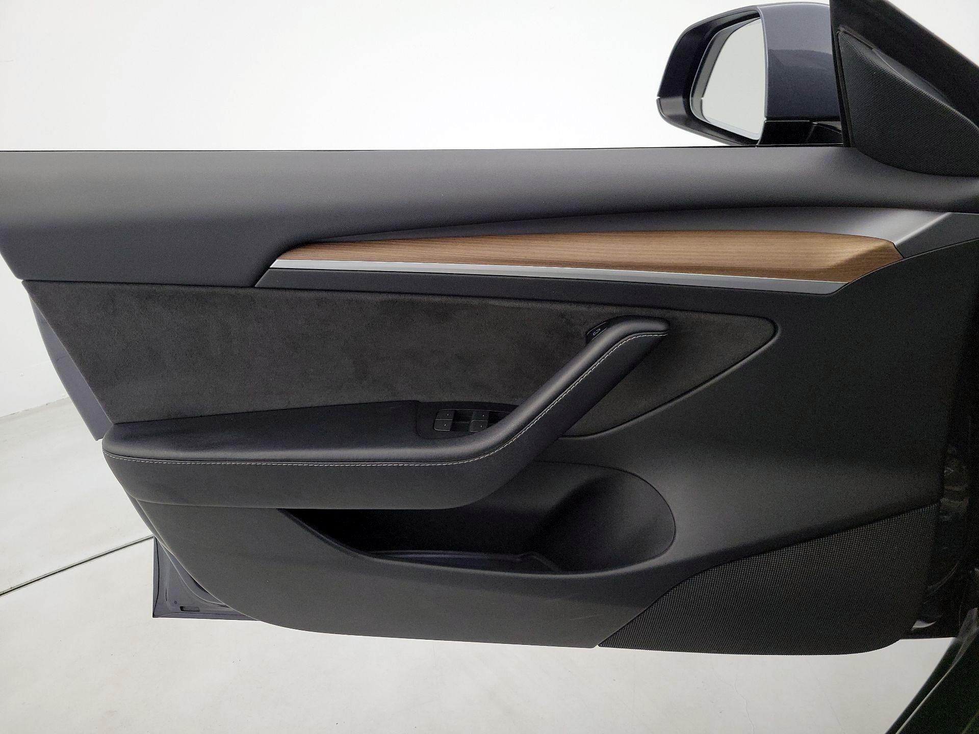 Thumbnail: 2022 Tesla Model 3 - 12