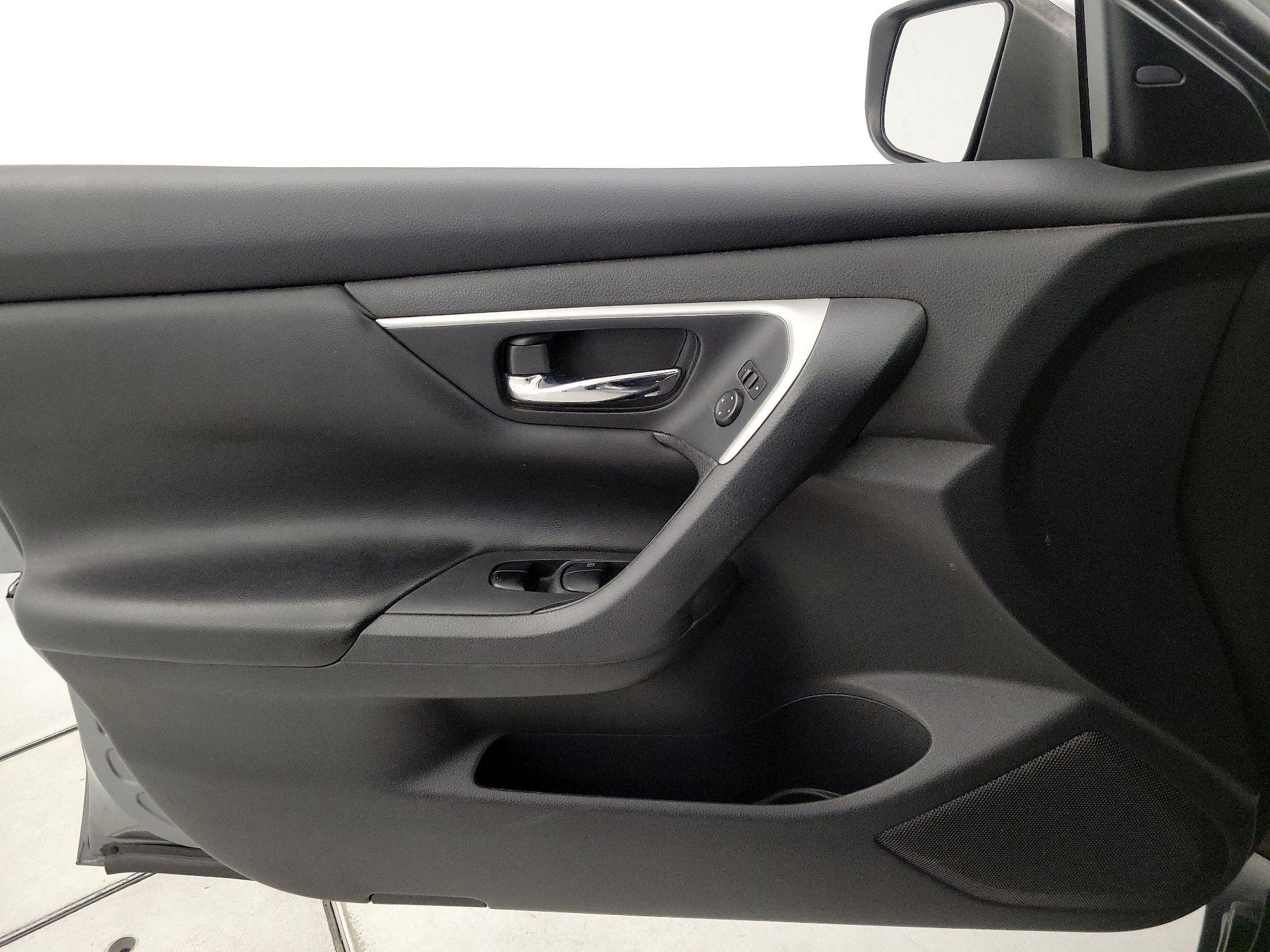 Thumbnail: 2018 Nissan Altima - 12