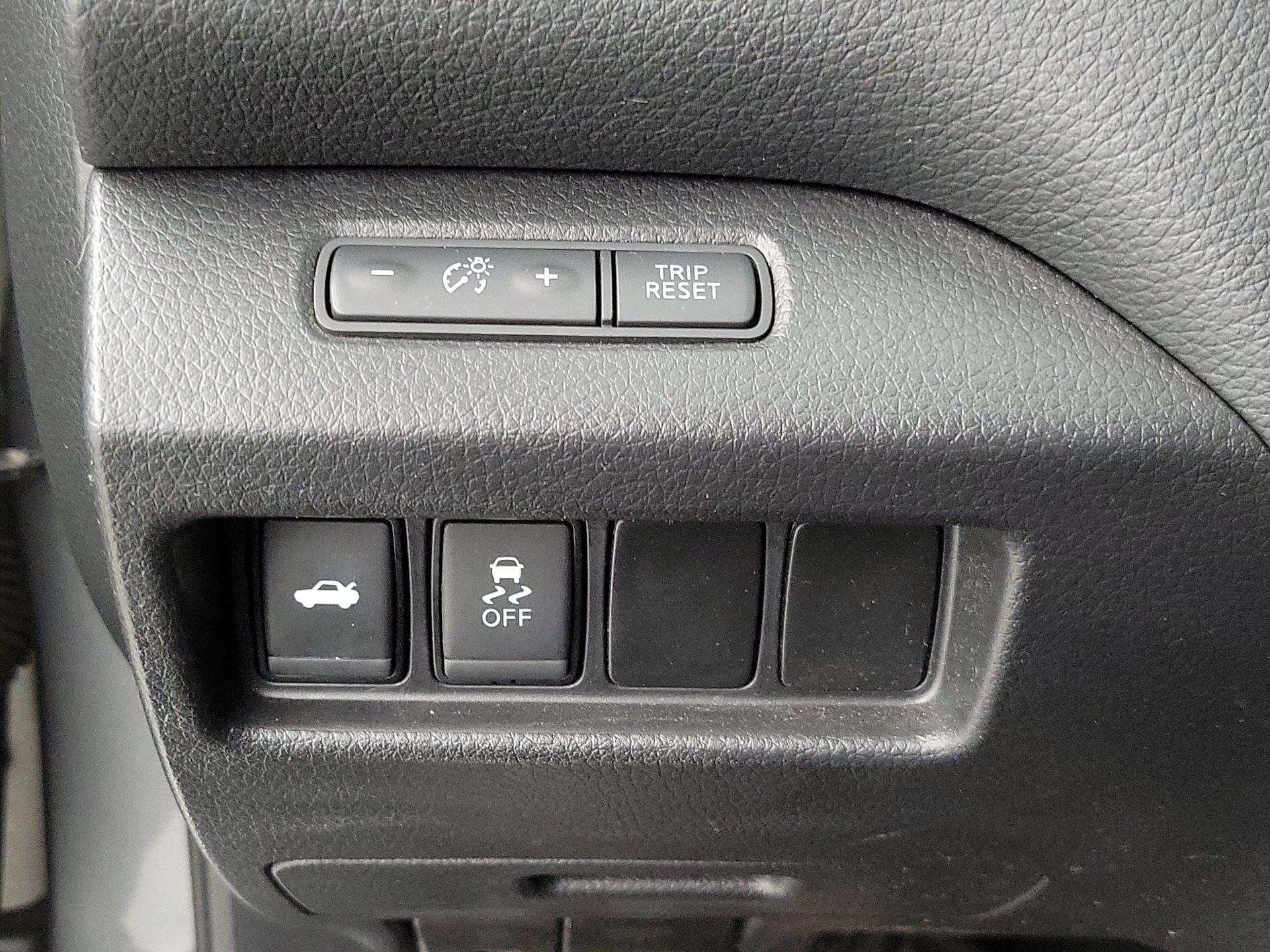 Thumbnail: 2018 Nissan Altima - 13