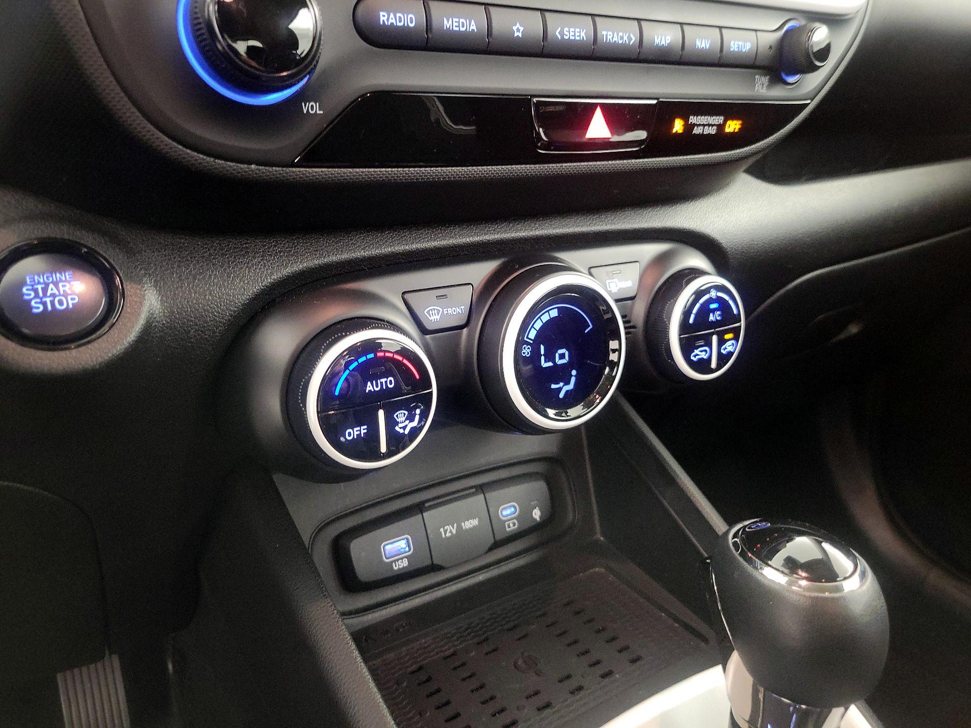 Thumbnail: 2023 Hyundai Venue - 16