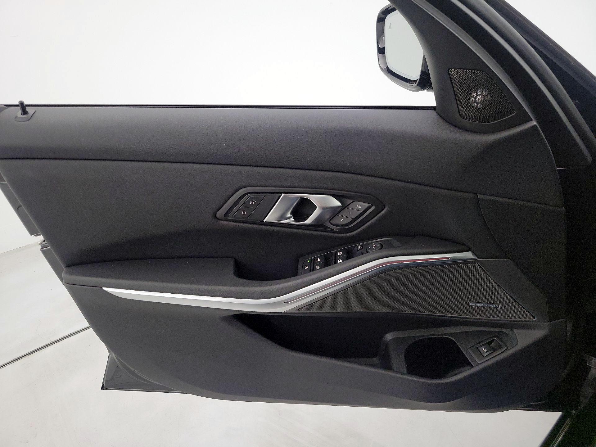 Thumbnail: 2024 BMW 3 Series - 12