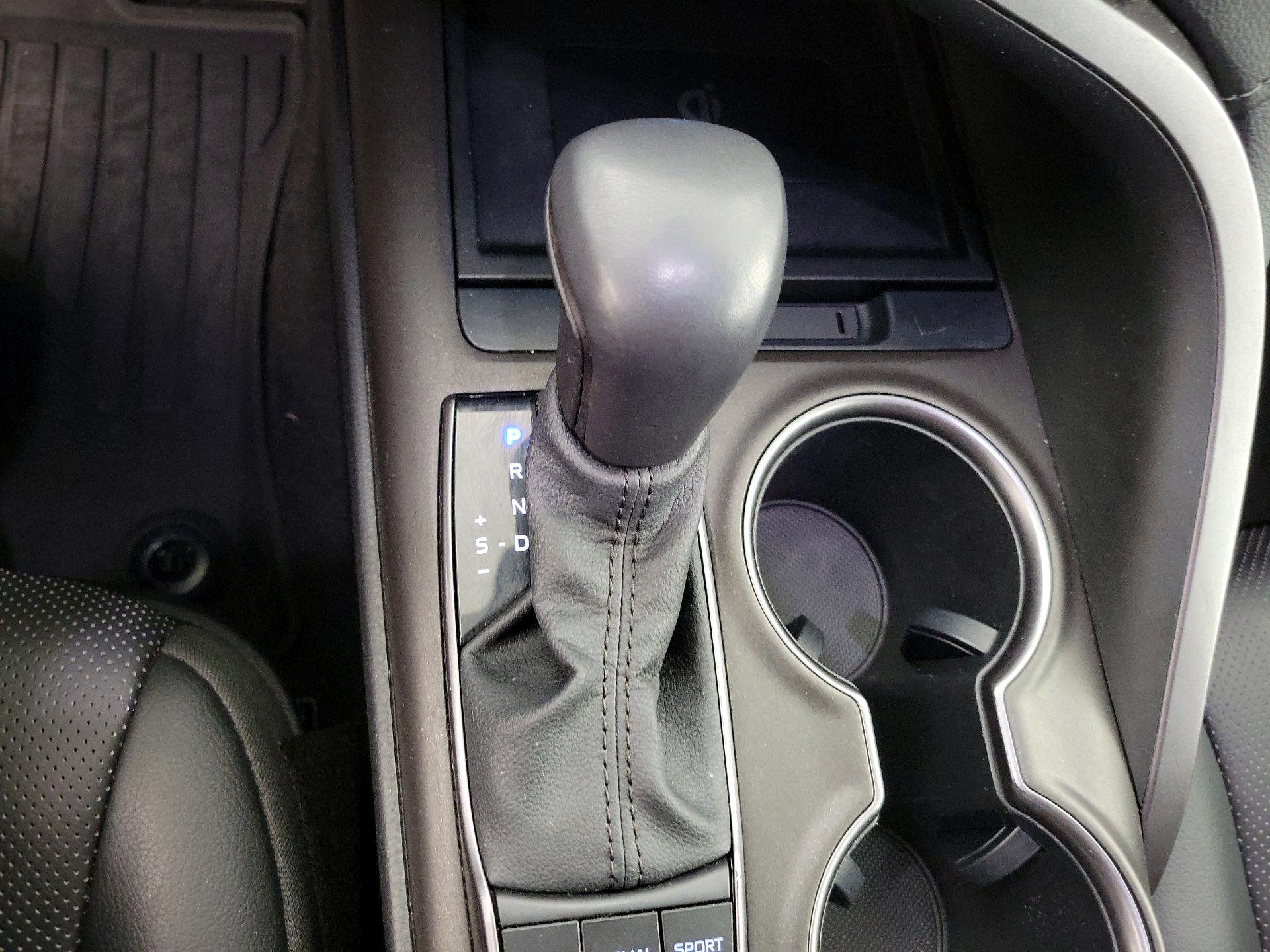 Thumbnail: 2021 Toyota Camry - 16