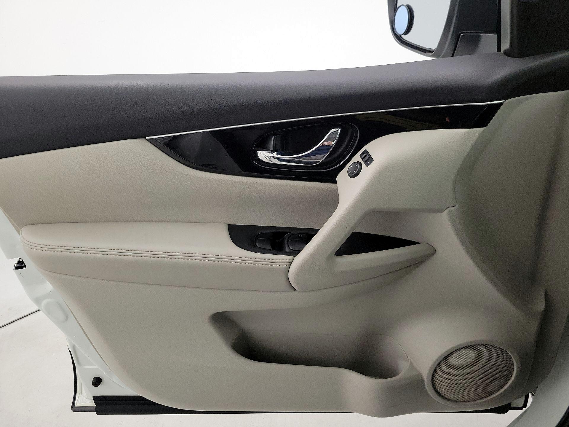 Thumbnail: 2019 Nissan Rogue Sport - 12