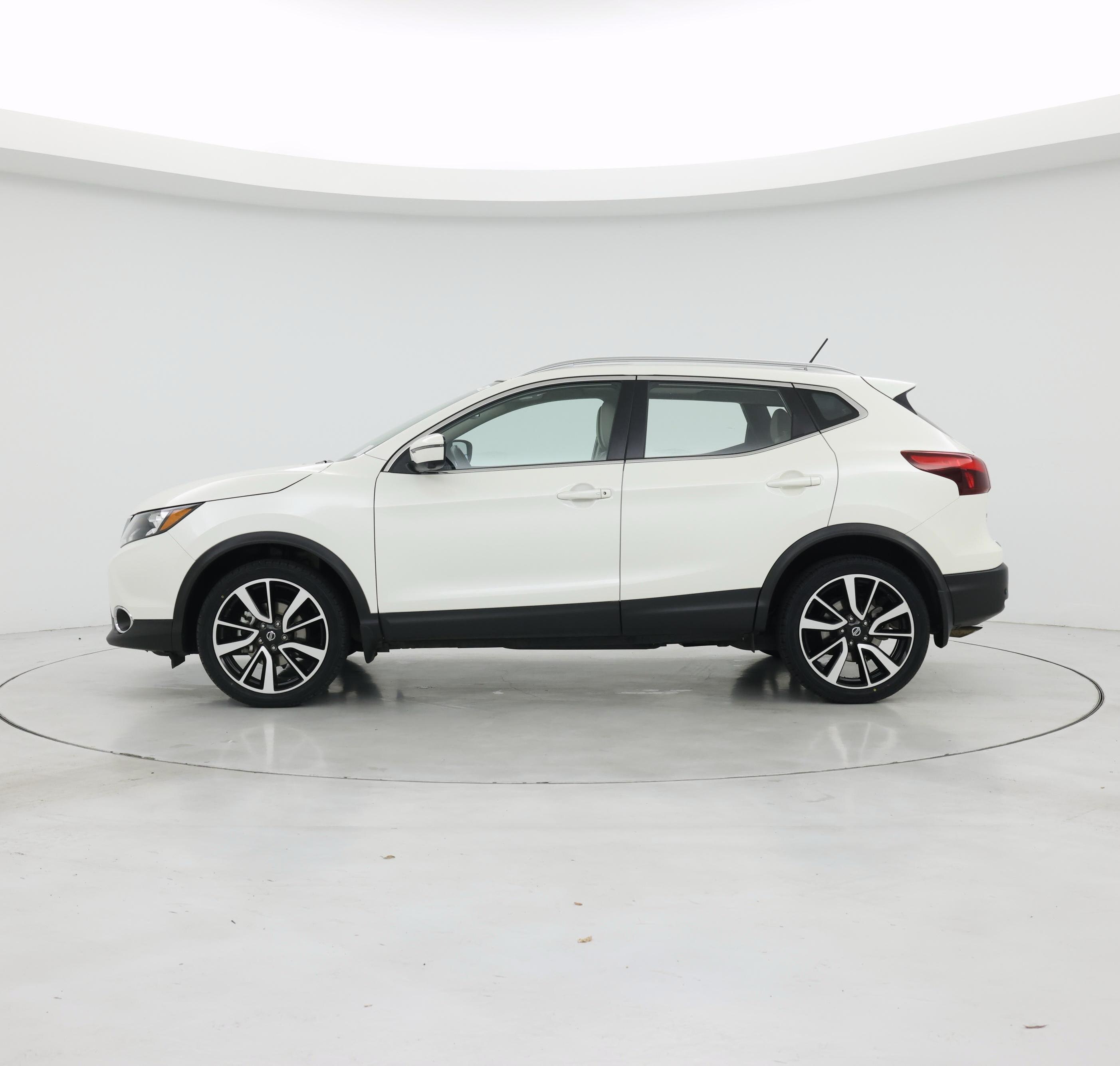 Thumbnail: 2019 Nissan Rogue Sport - 3
