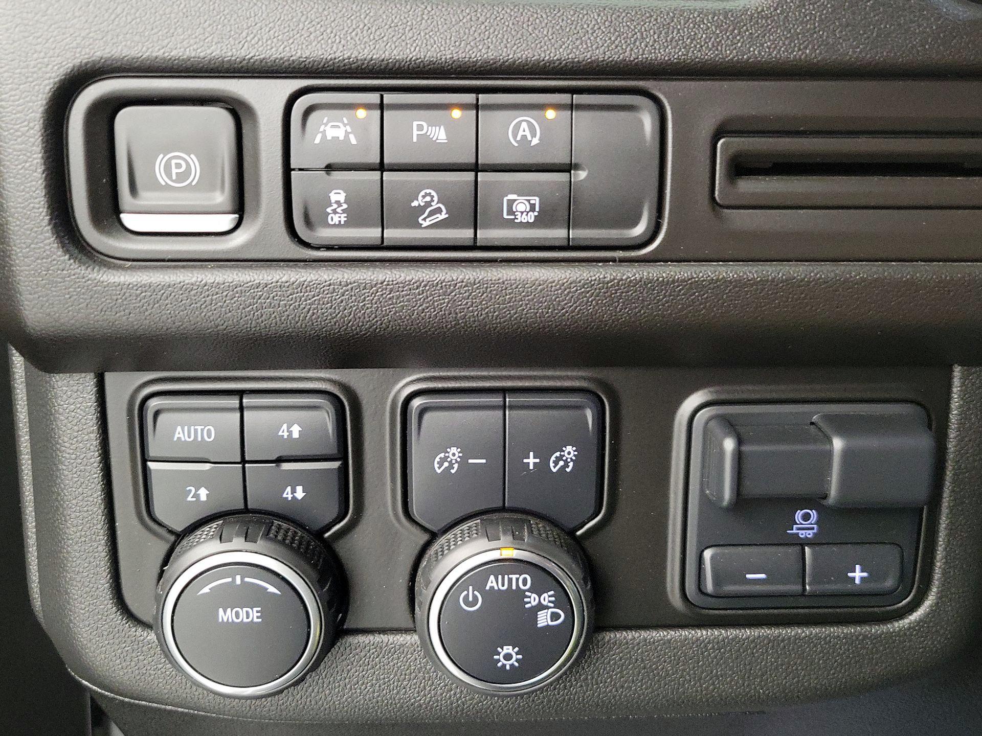 Thumbnail: 2023 Chevrolet Suburban - 13