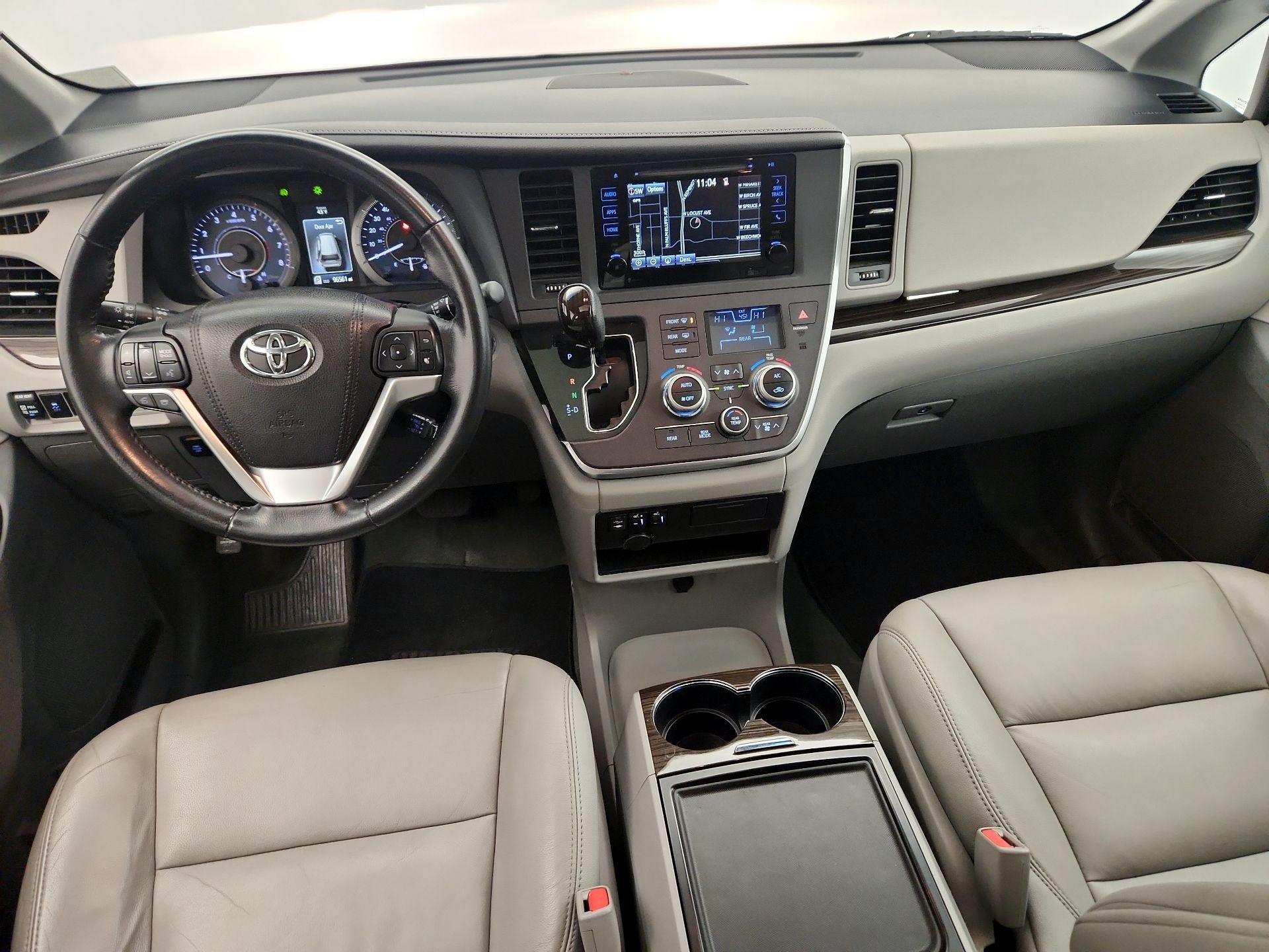 Thumbnail: 2015 Toyota Sienna - 9