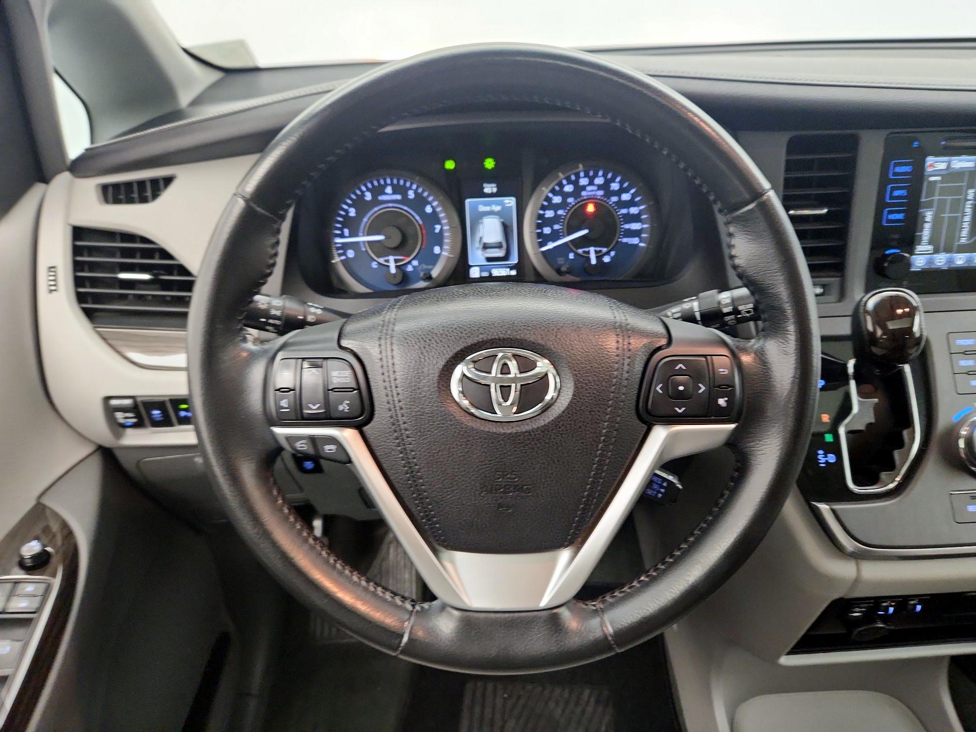 Thumbnail: 2015 Toyota Sienna - 10