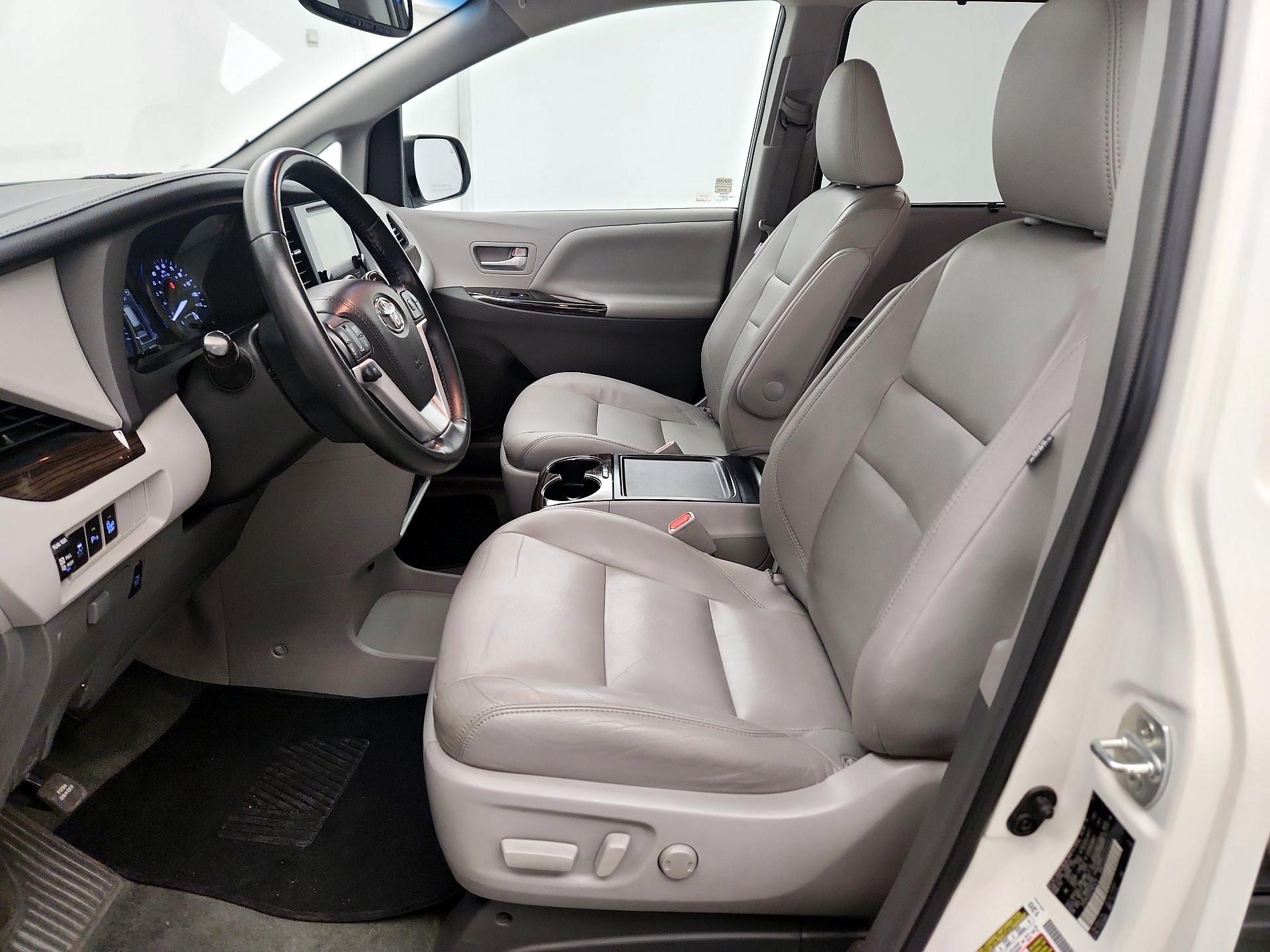 Thumbnail: 2015 Toyota Sienna - 11