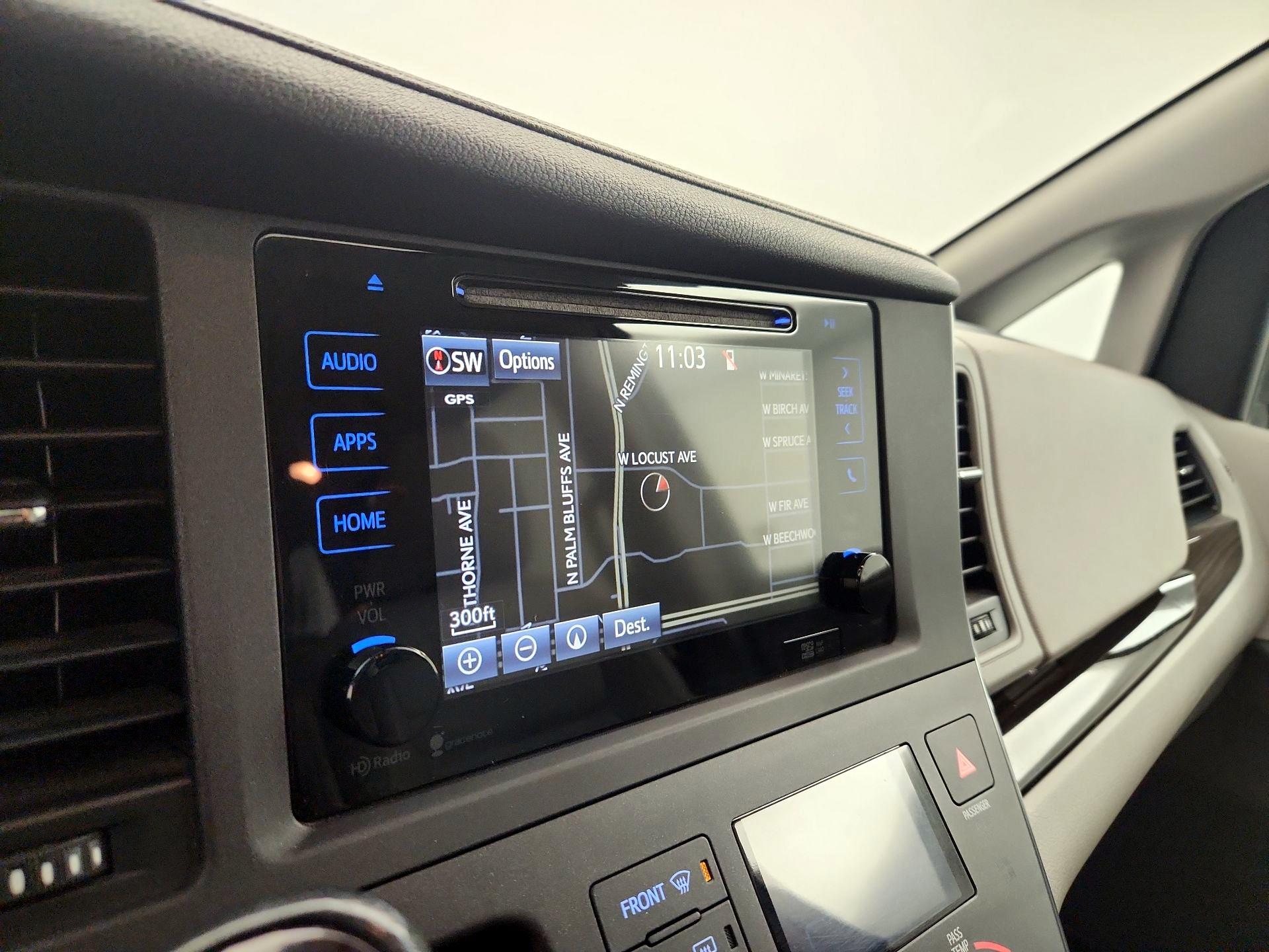 Thumbnail: 2015 Toyota Sienna - 14