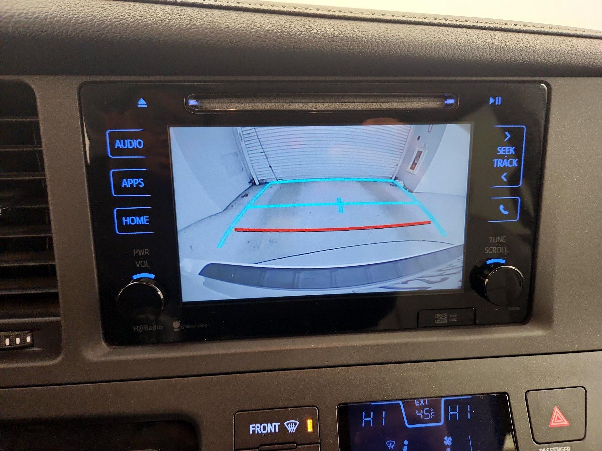 Thumbnail: 2015 Toyota Sienna - 15