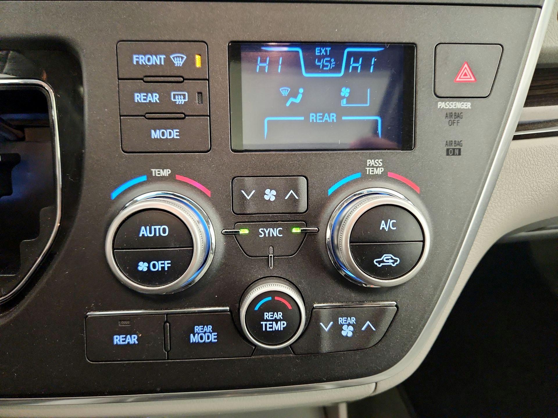 Thumbnail: 2015 Toyota Sienna - 17