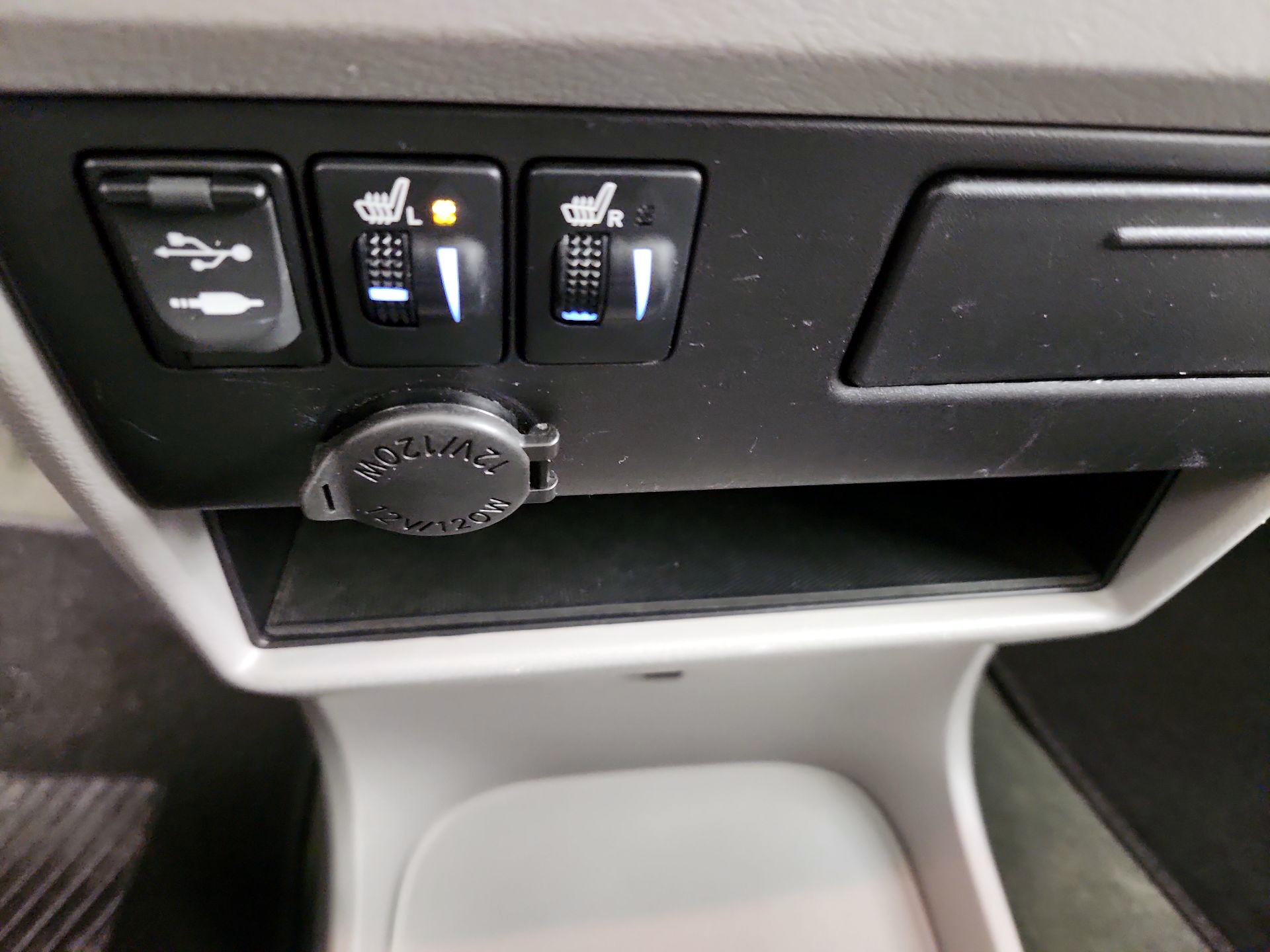 Thumbnail: 2015 Toyota Sienna - 19