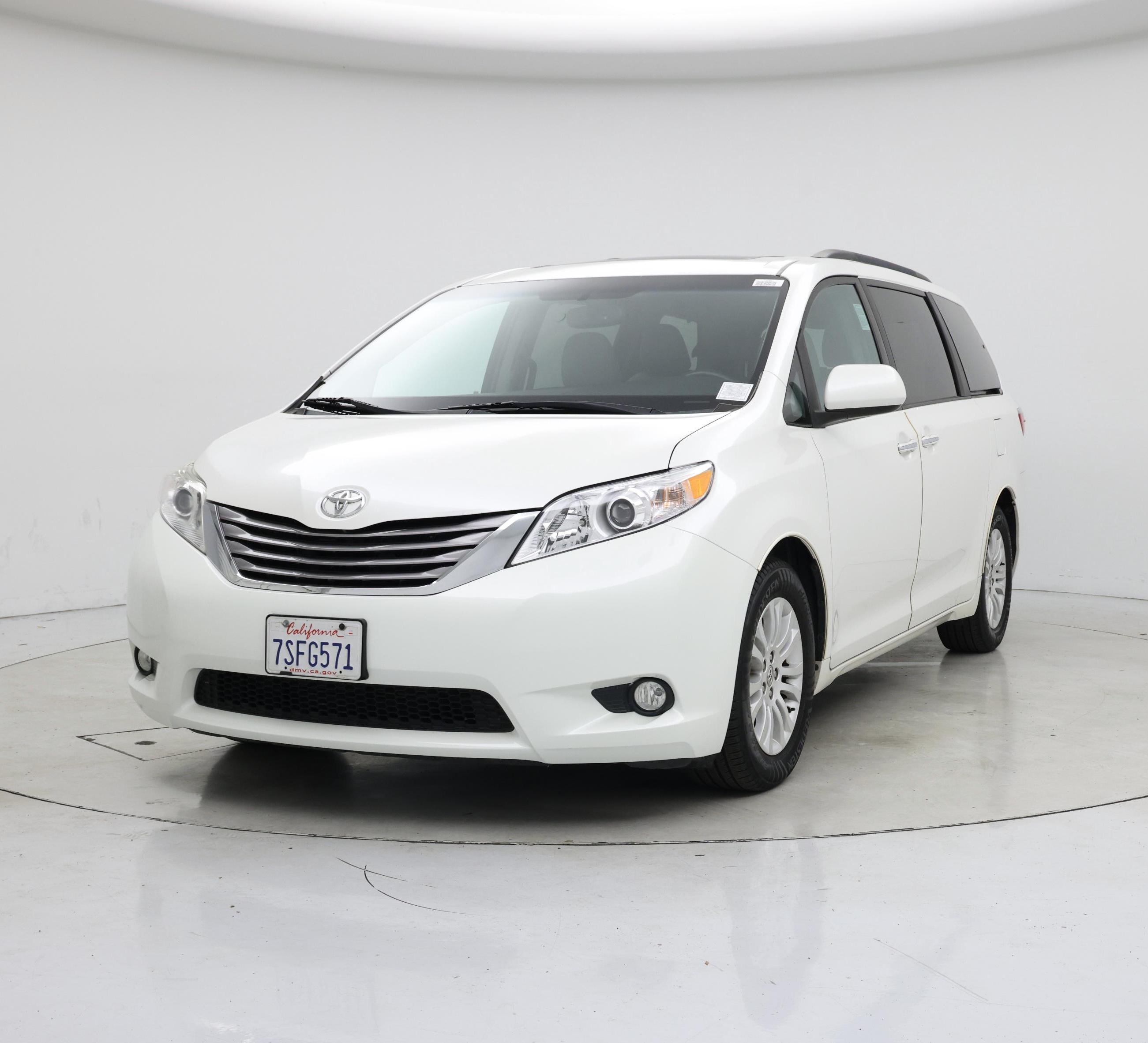 Thumbnail: 2015 Toyota Sienna - 4