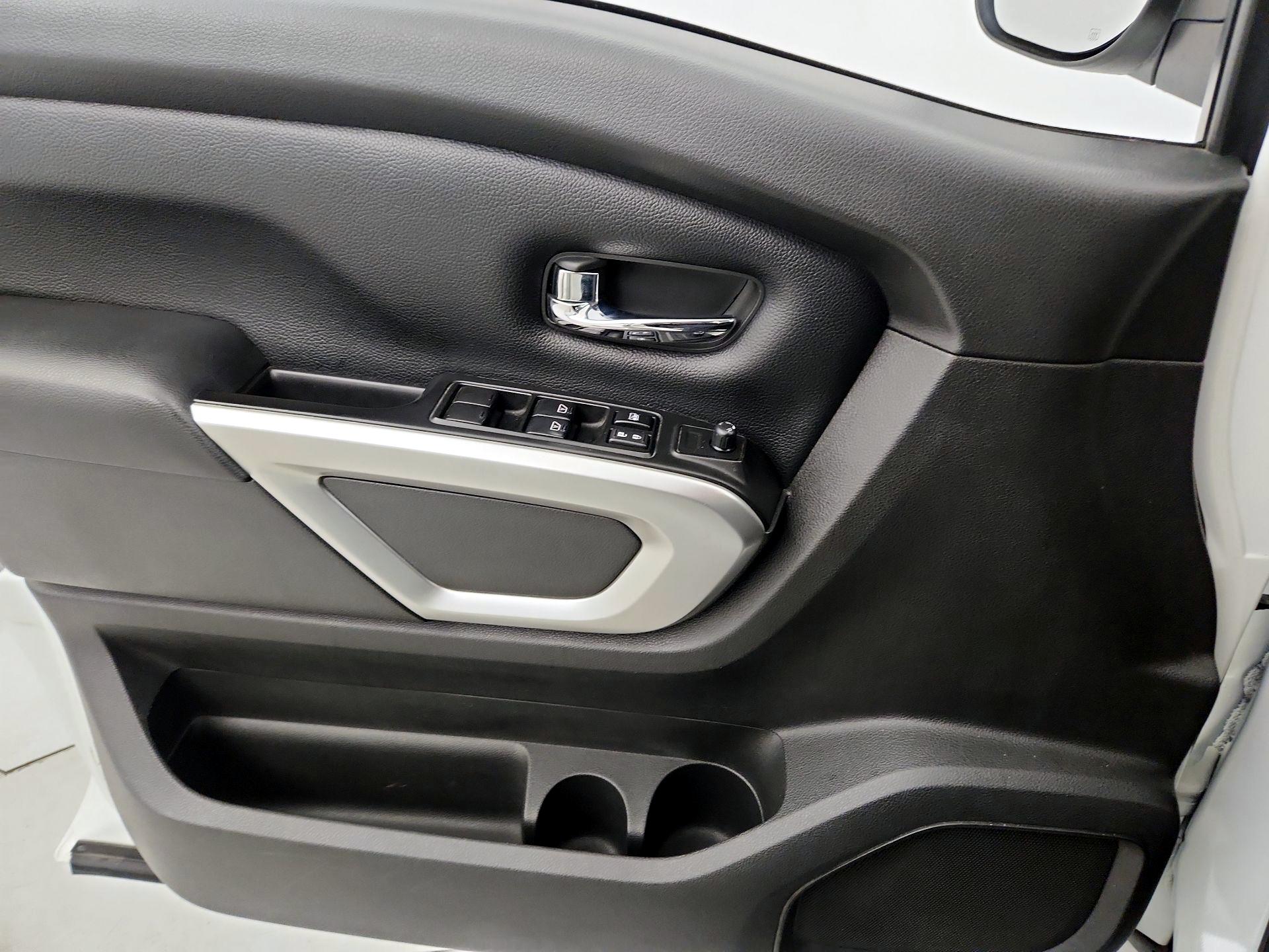 Thumbnail: 2017 Nissan Titan - 12