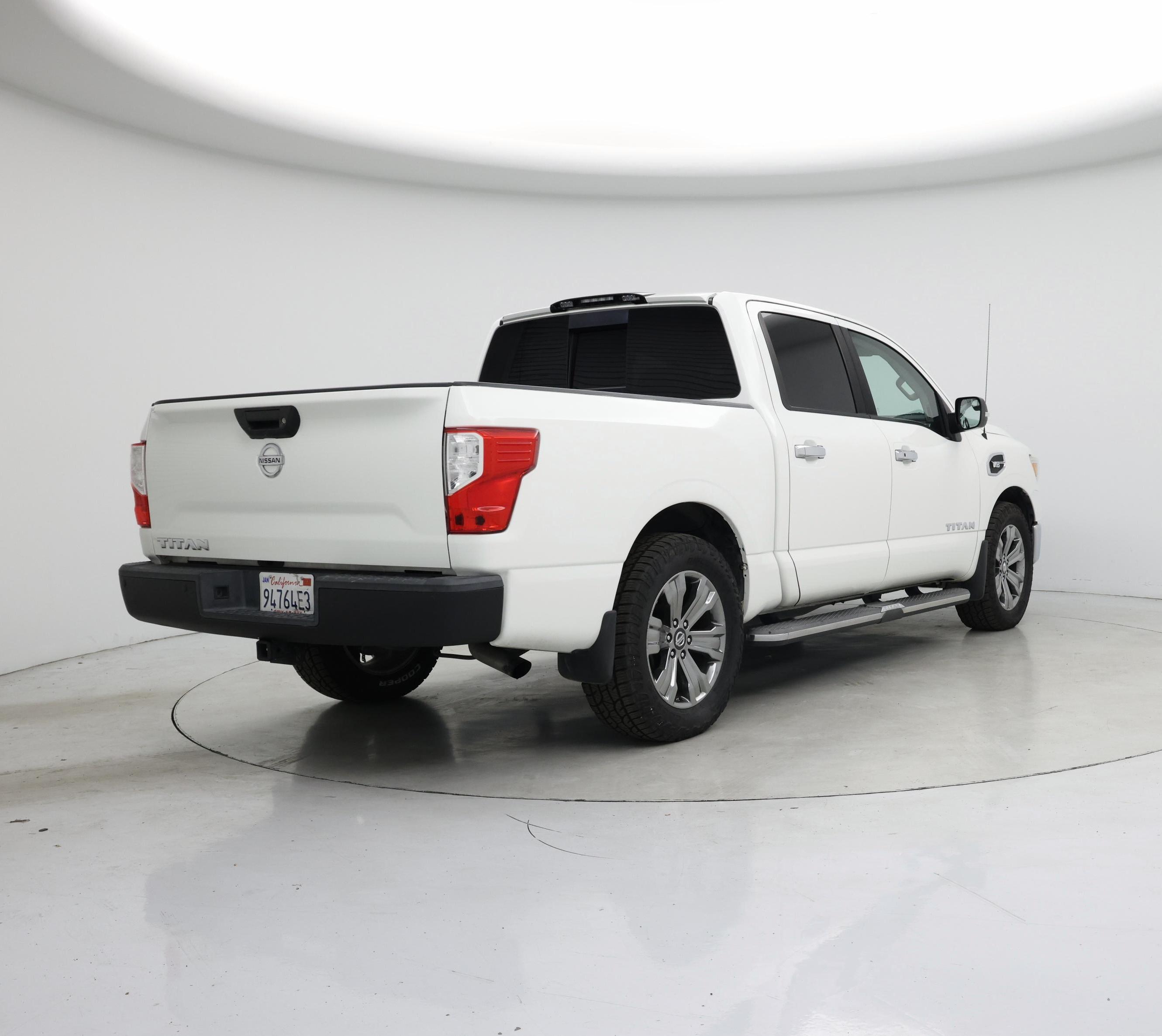 Thumbnail: 2017 Nissan Titan - 8