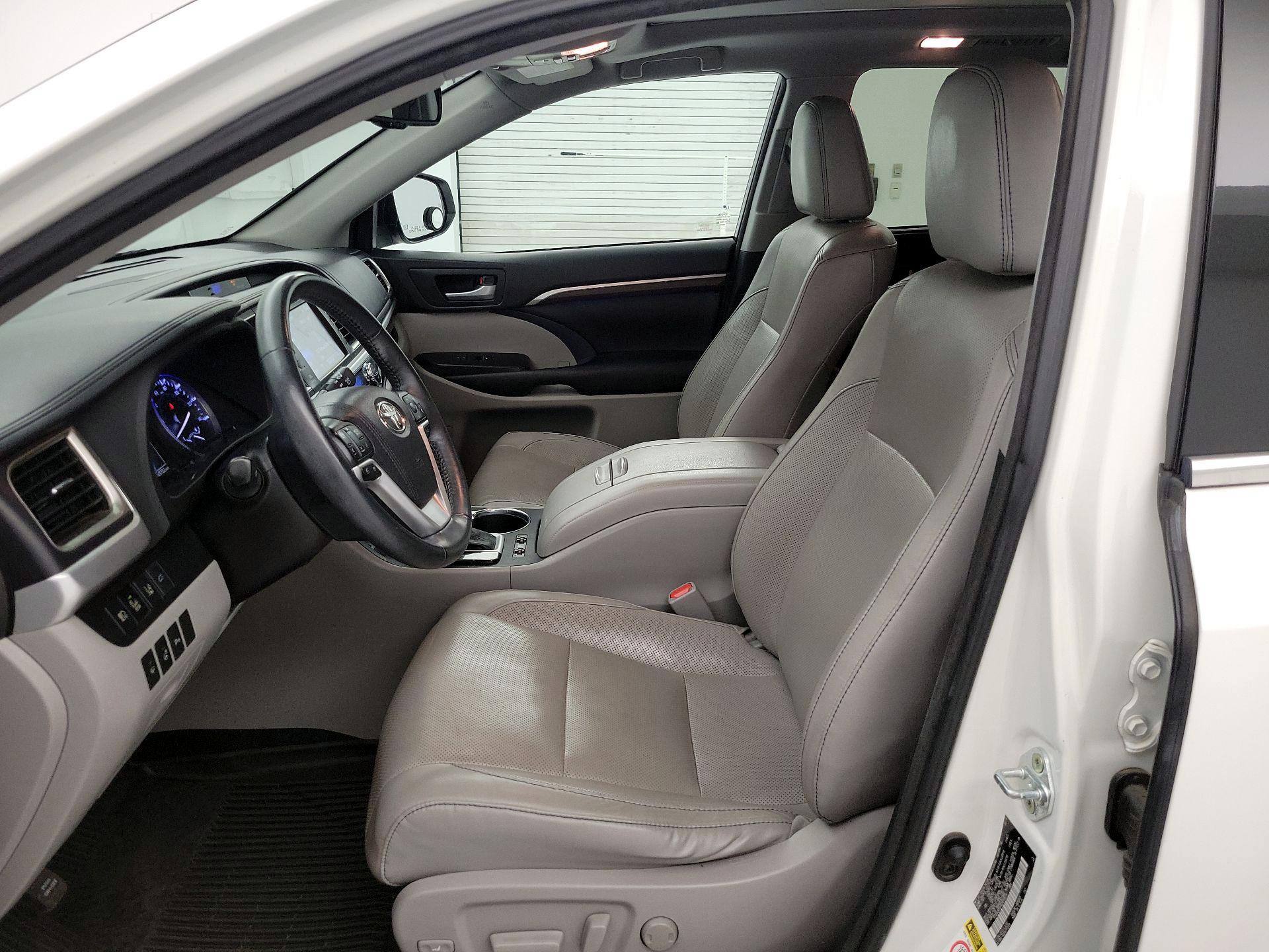 Thumbnail: 2016 Toyota Highlander - 11