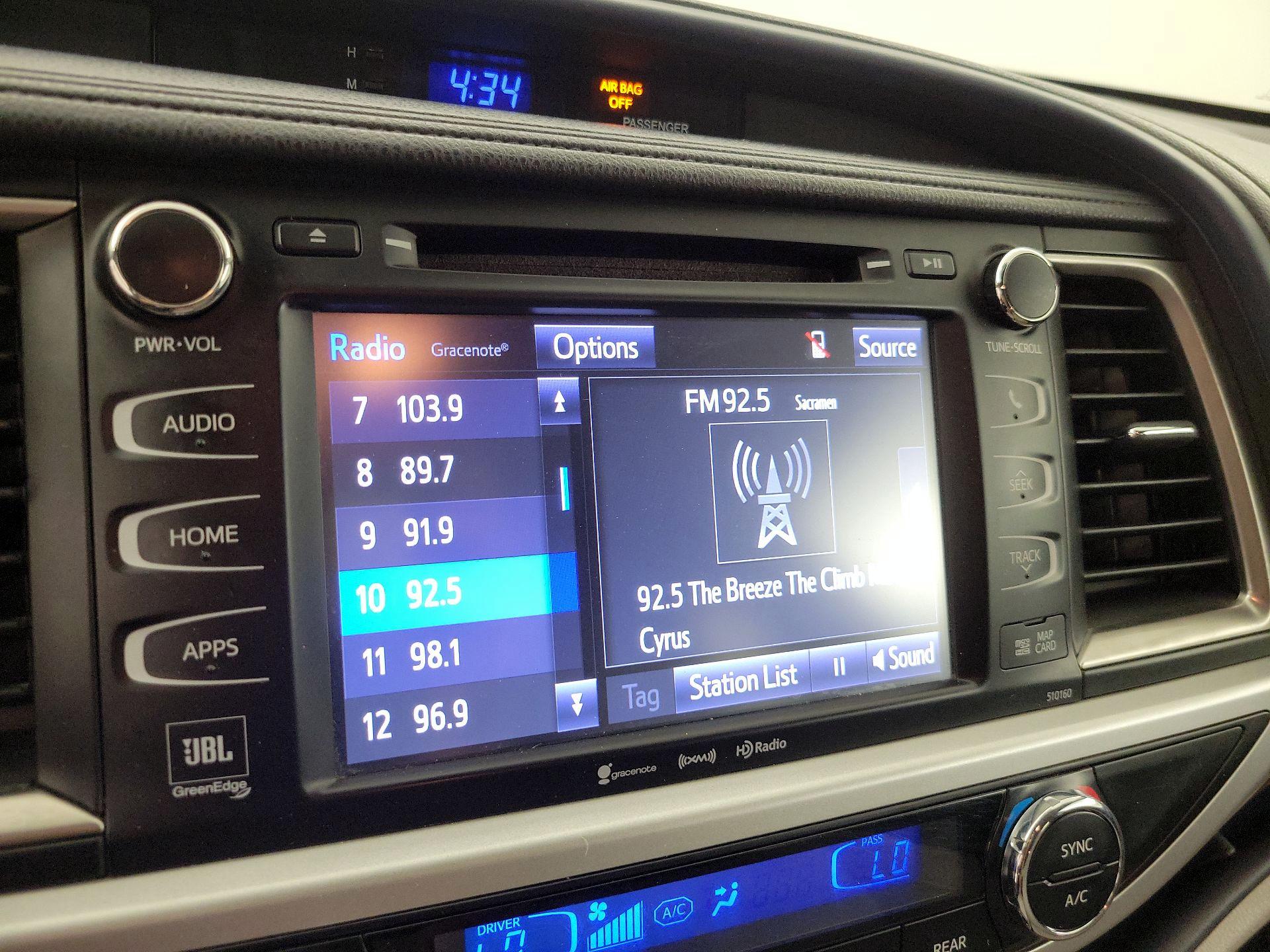 Thumbnail: 2016 Toyota Highlander - 15