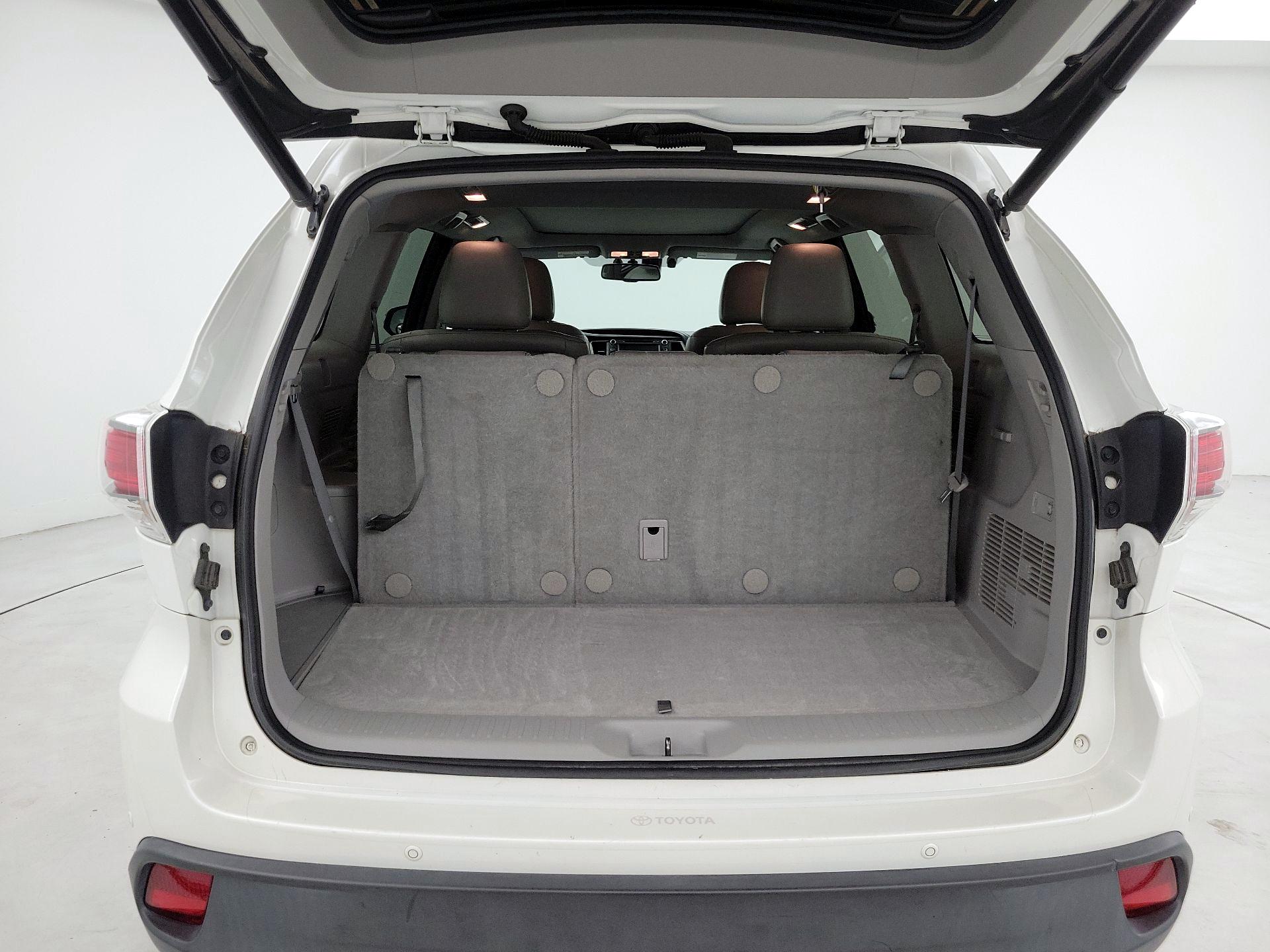 Thumbnail: 2016 Toyota Highlander - 20