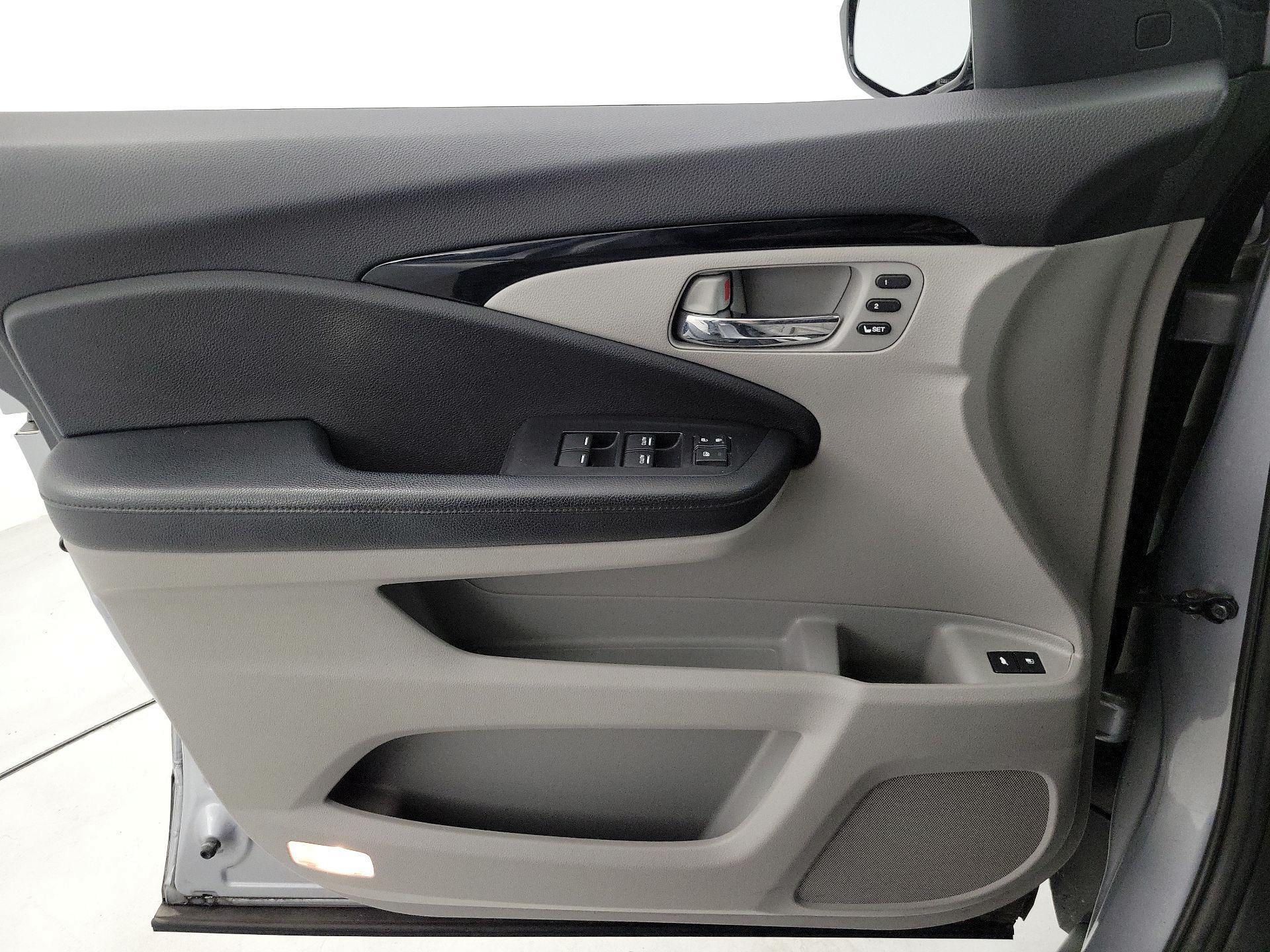 Thumbnail: 2019 Honda Pilot - 12