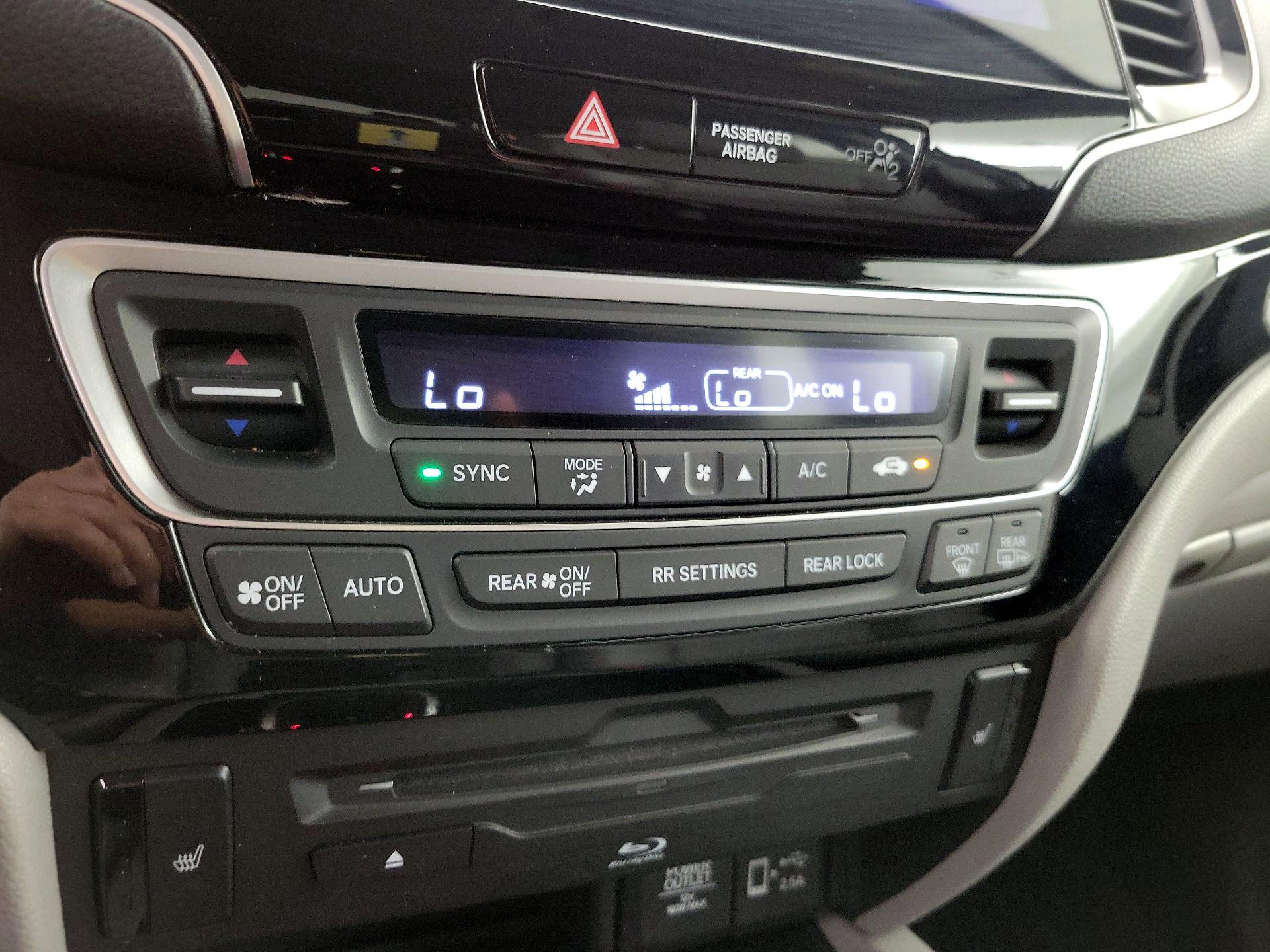 Thumbnail: 2019 Honda Pilot - 16