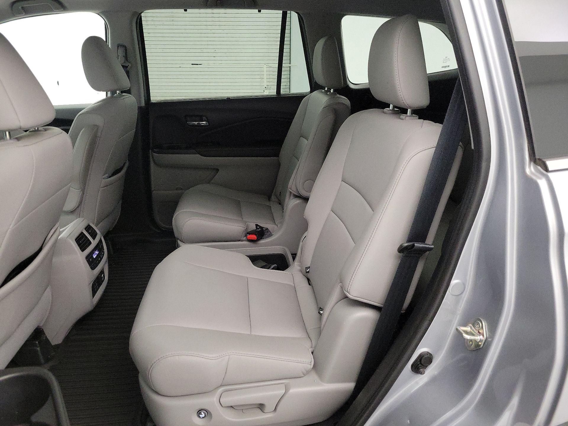 Thumbnail: 2019 Honda Pilot - 19