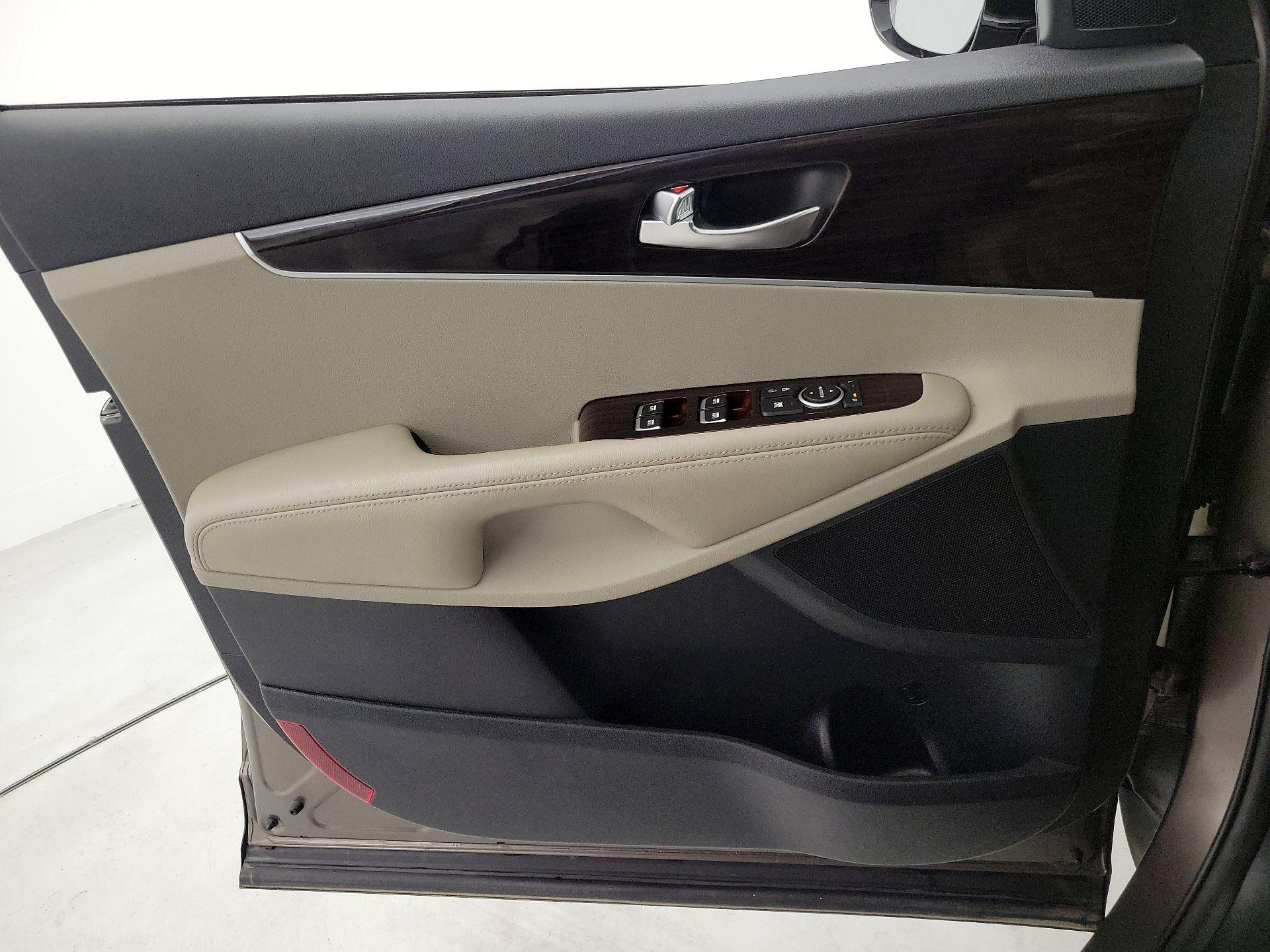 Thumbnail: 2019 Kia Sorento - 12