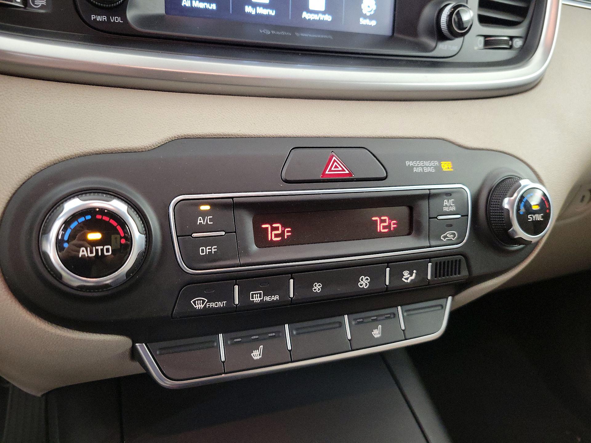 Thumbnail: 2019 Kia Sorento - 16