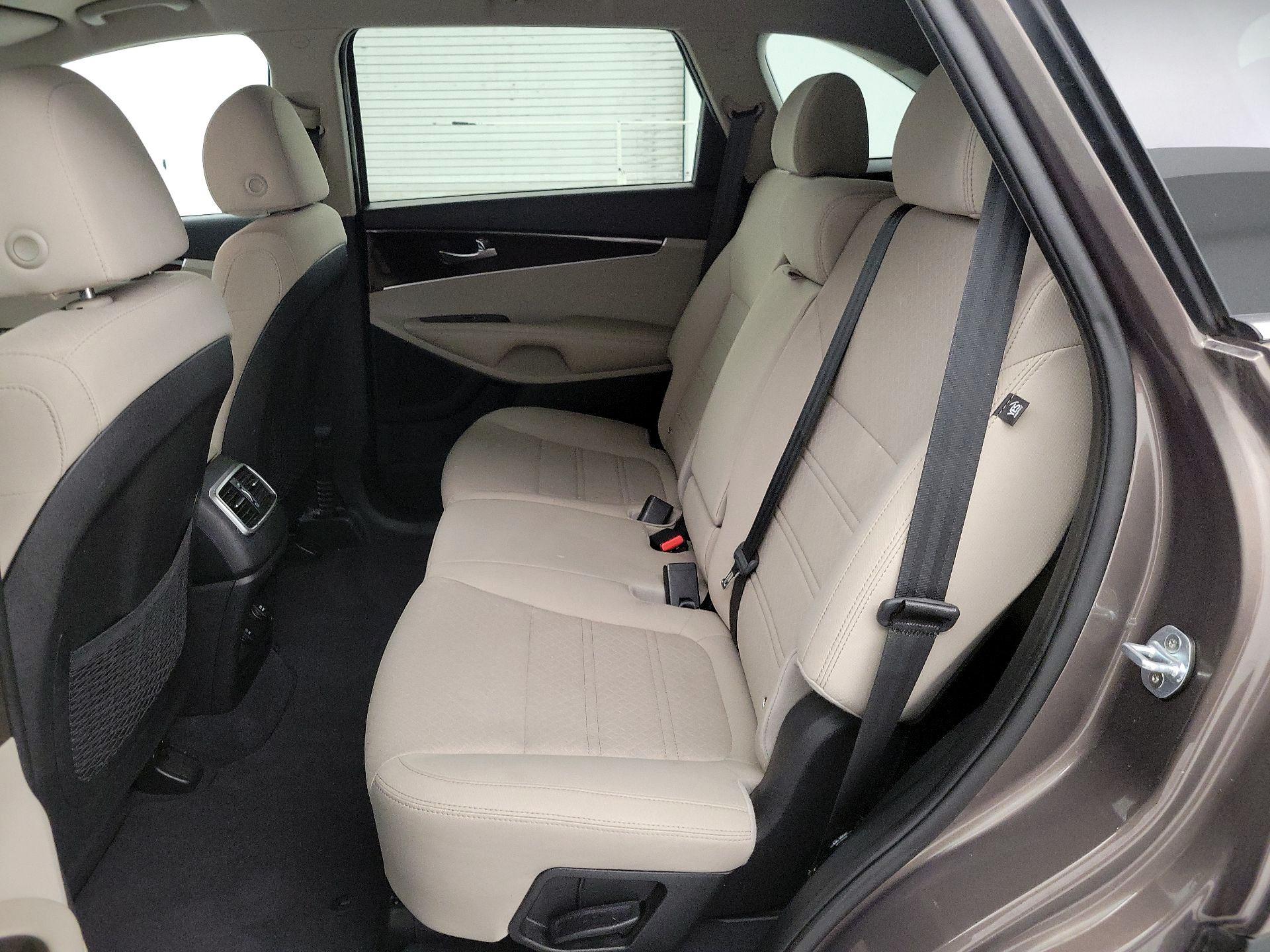 Thumbnail: 2019 Kia Sorento - 19