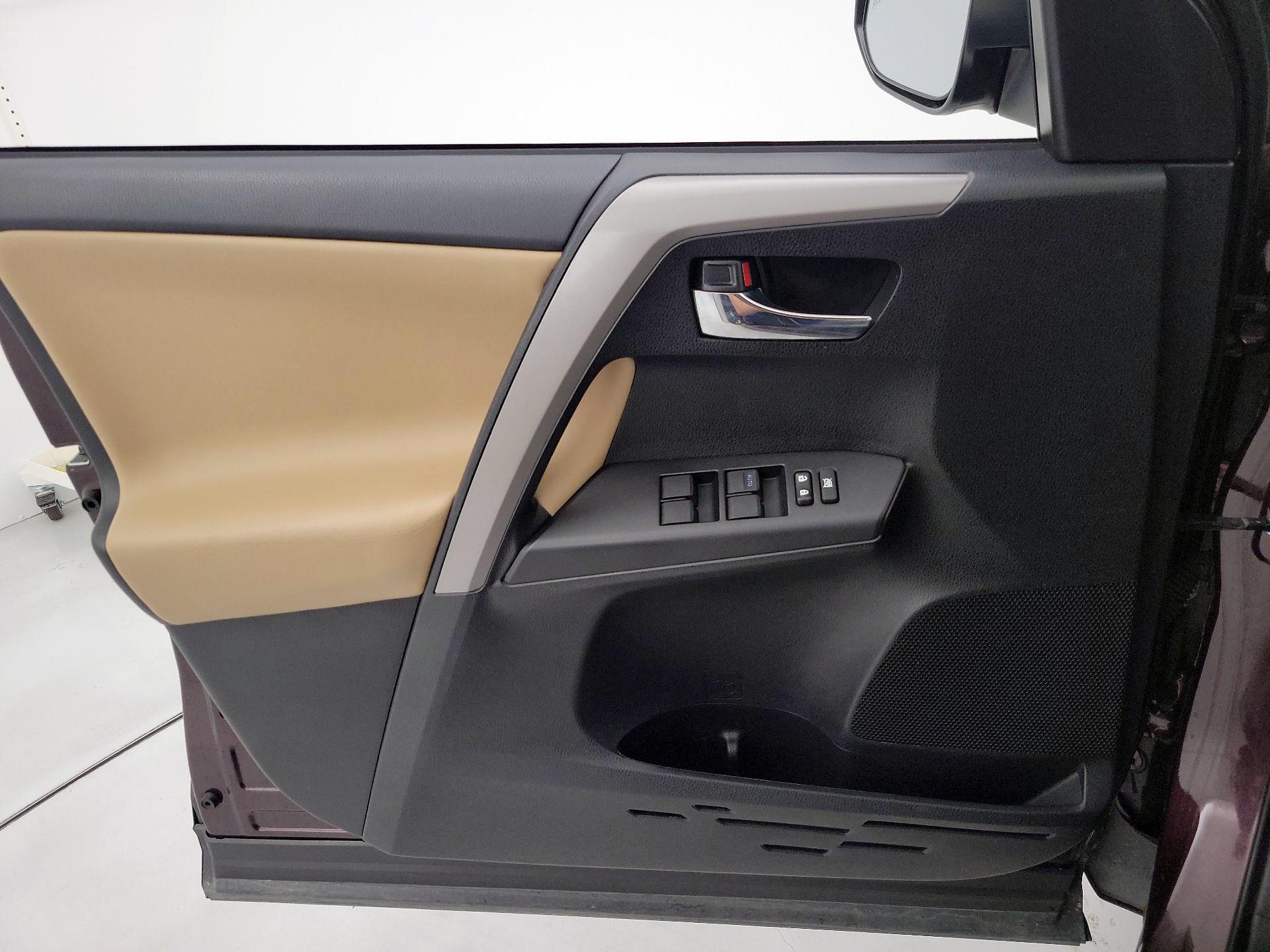 Thumbnail: 2018 Toyota RAV4 - 12