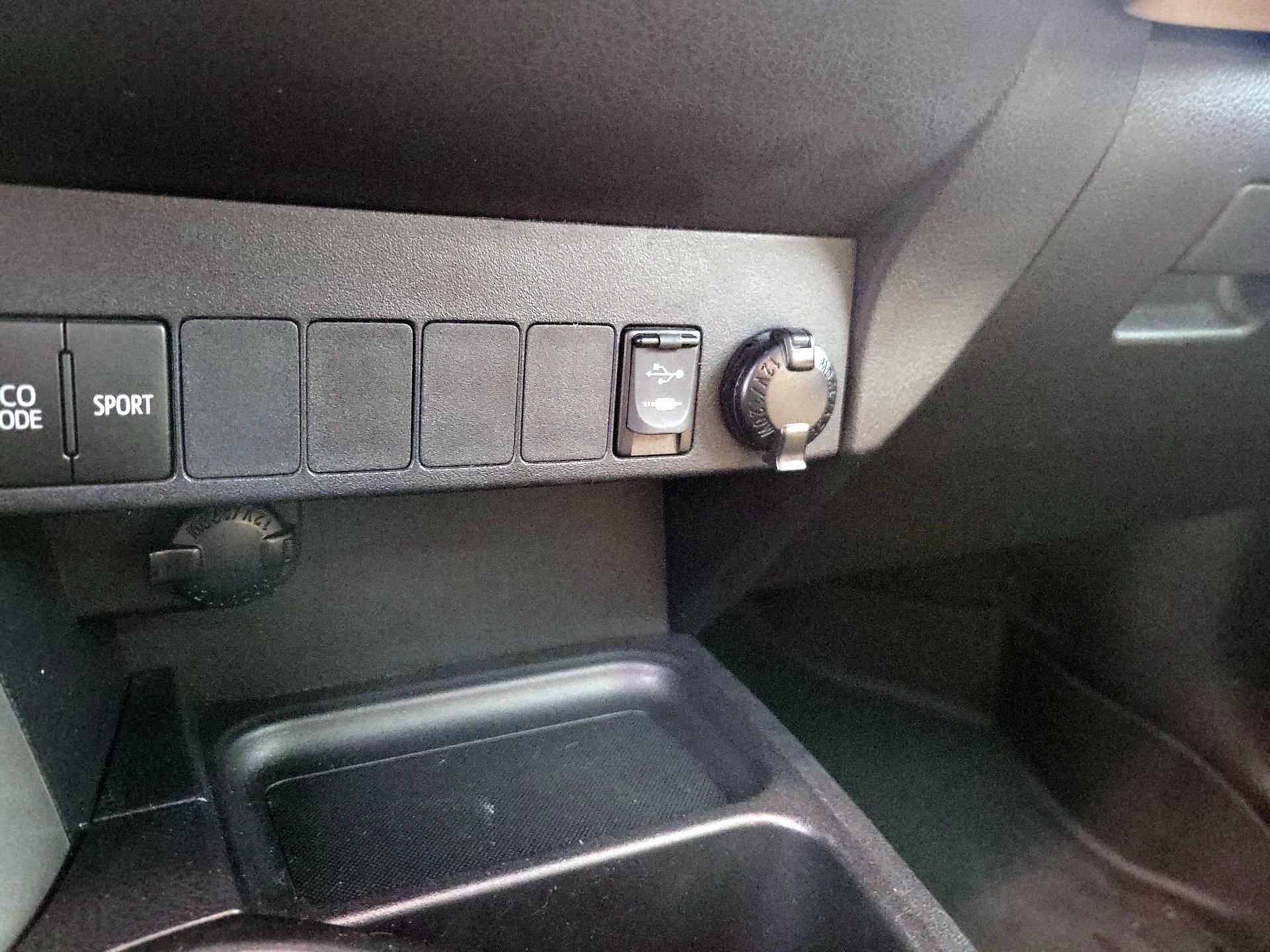 Thumbnail: 2018 Toyota RAV4 - 17