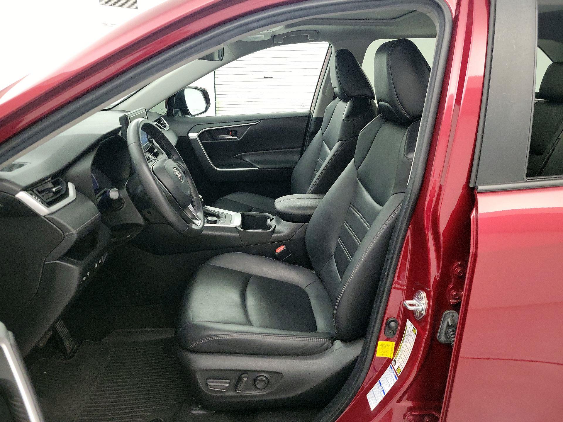 Thumbnail: 2022 Toyota RAV4 - 11