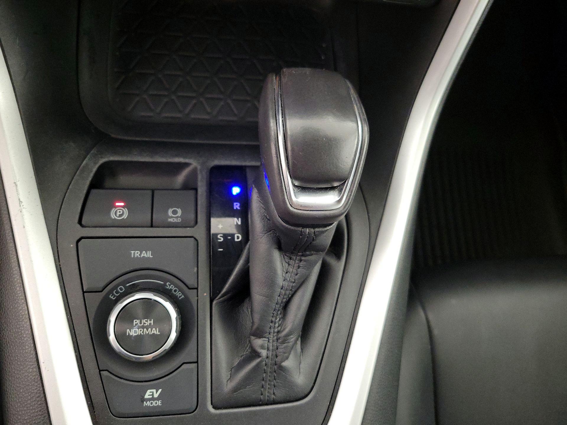 Thumbnail: 2022 Toyota RAV4 - 17