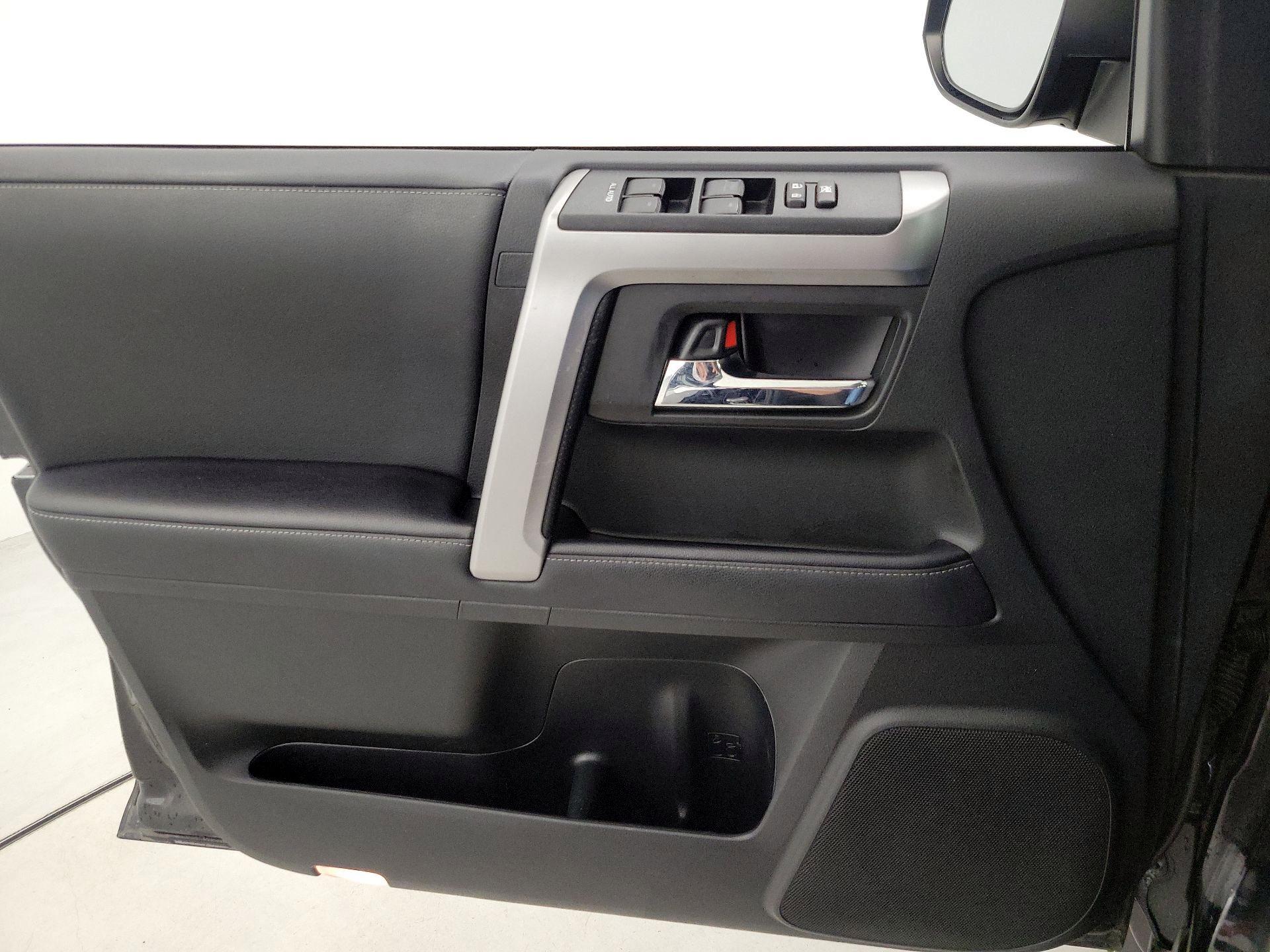 Thumbnail: 2020 Toyota 4Runner - 12