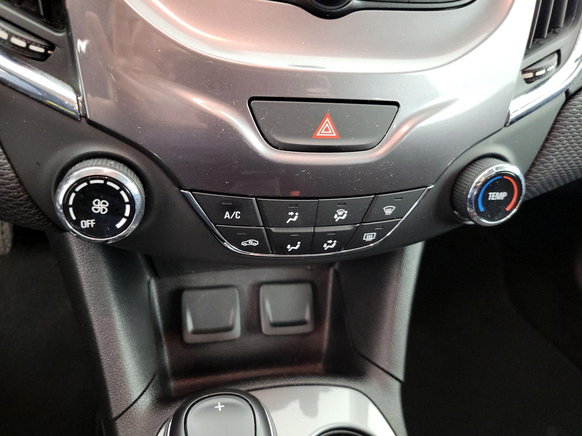 Thumbnail: 2017 Chevrolet Cruze - 15