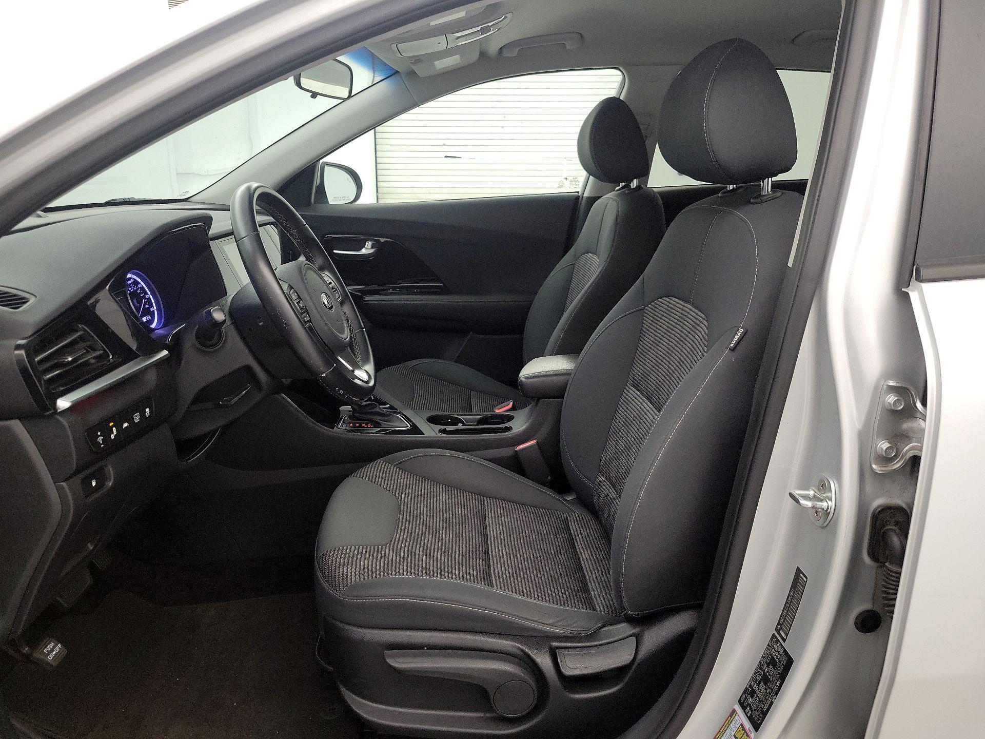 Thumbnail: 2020 Kia Niro - 11