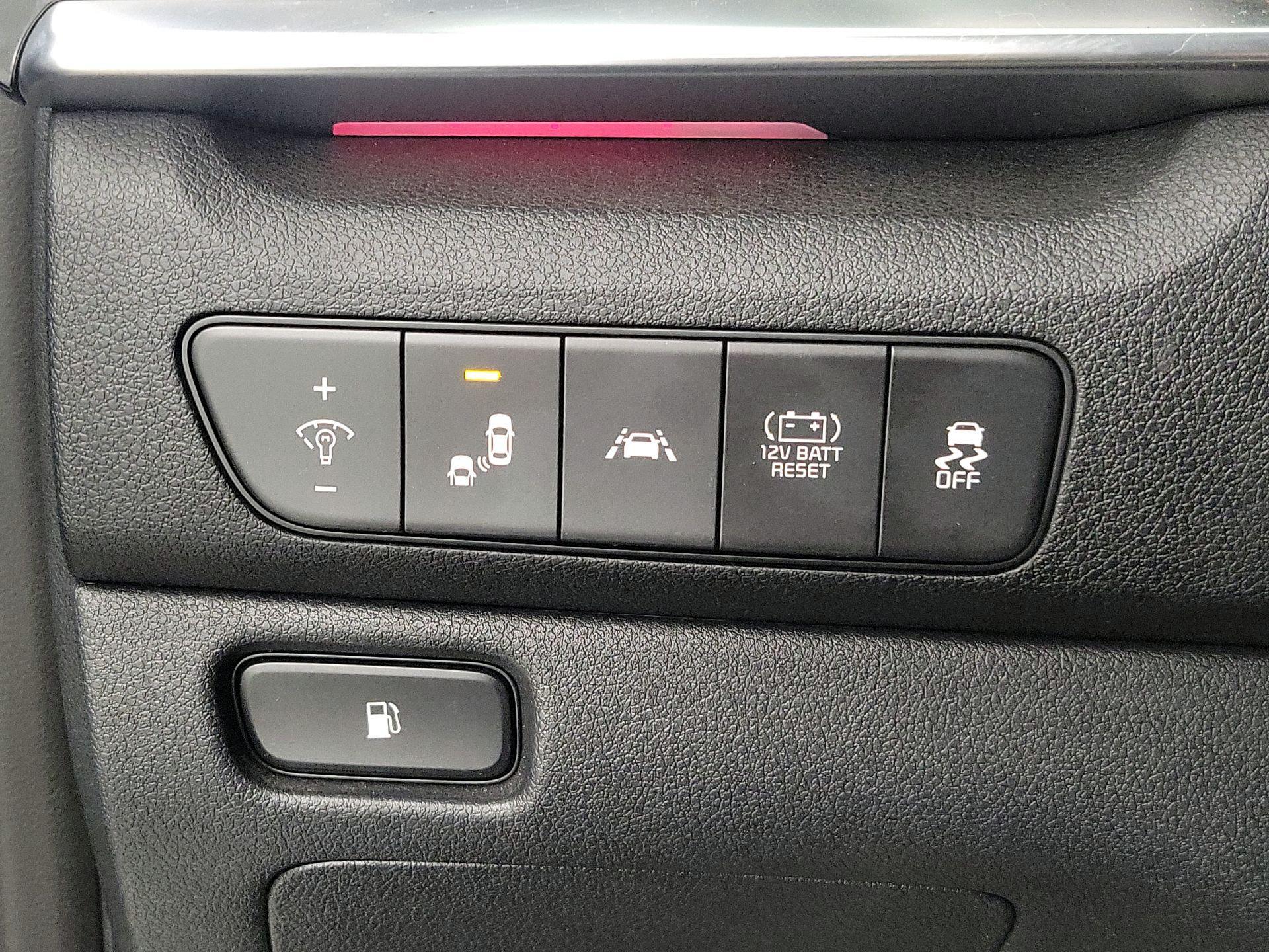 Thumbnail: 2020 Kia Niro - 13