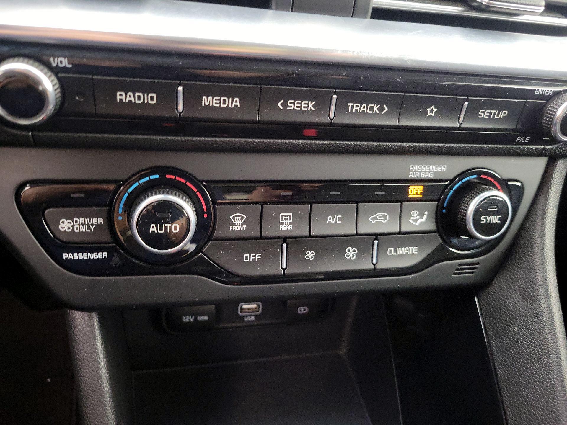 Thumbnail: 2020 Kia Niro - 16